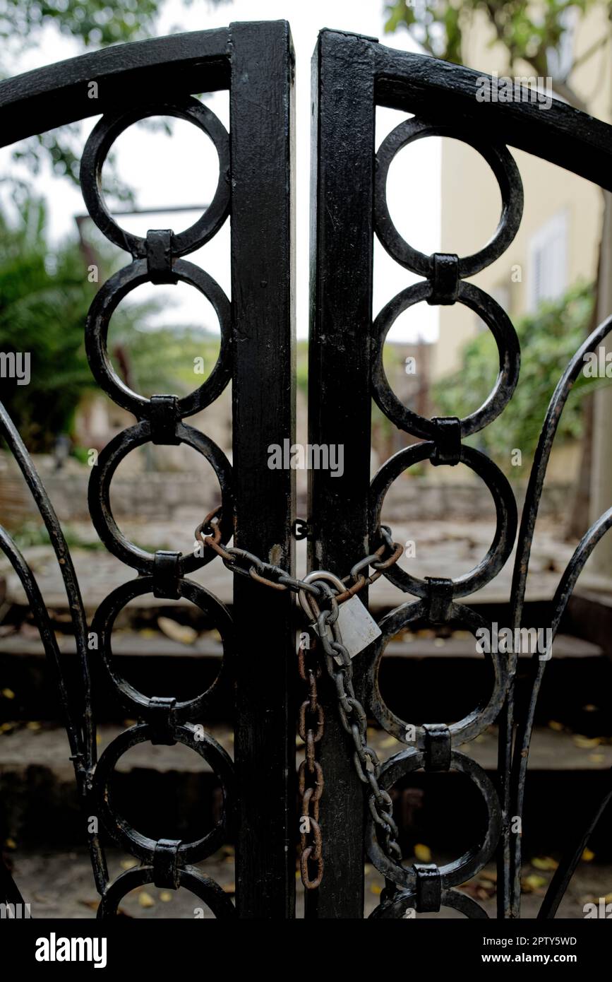 Cancello pesante del giardino di ferro Foto Stock