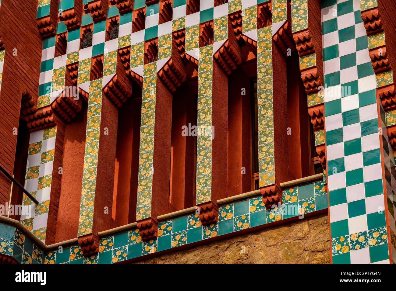 Dettagli della facciata della Casa Vicens, disegnata da Antoni Gaudí (Barcellona, Catalogna, Spagna) ESP: Detalles de la fachada de Casa Vicens BCN España Foto Stock