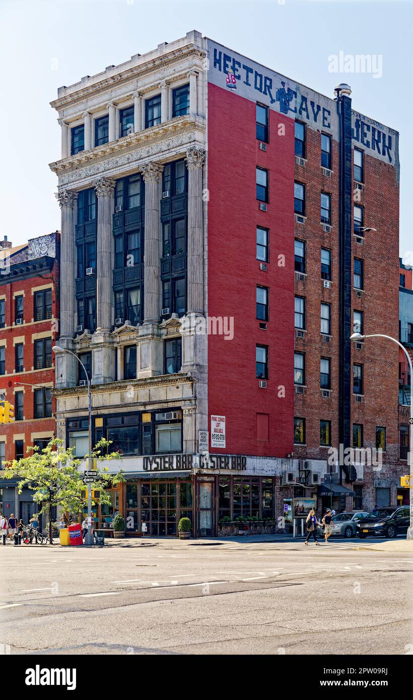 Le colonne corinzie proiettano la forza e la stabilità di una banca. Ma la Bank of the United States, qui, ha guidato l’ondata di fallimenti bancari dell’era della depressione. Foto Stock