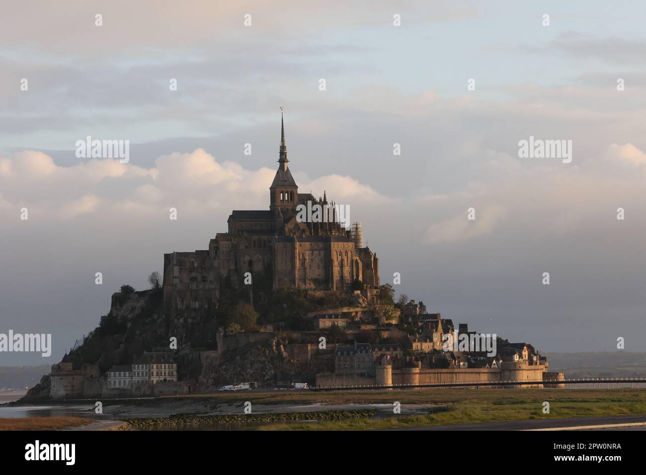 Famoso,popolare,turistico,attrazione,le Mont Saint Michel,Mont Saint Michel,Francia,francese,Europa,europea, patrimonio dell'umanità dell'UNESCO,sul,confine,tra,Normandia,e,Bretagna,baia,costa,costiera Foto Stock