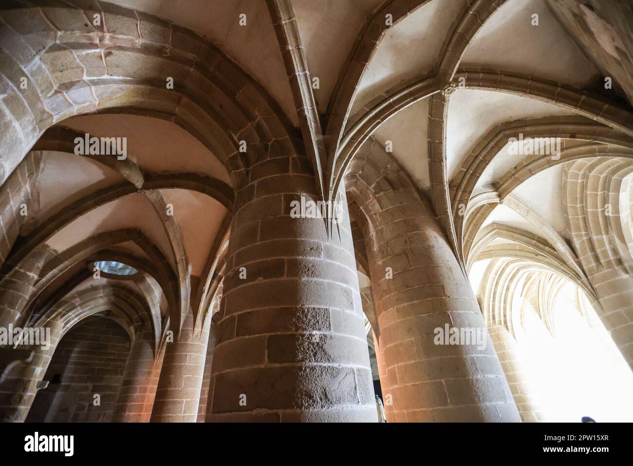 Abbazia, Abbazia Mont Saint Michel,Abbaye du Mont Saint Michel,famoso,popolare,attrazione,turistica,le Mont Saint Michel,Mont Saint Michel,Francia,francese,Europa,europea, patrimonio dell'umanità dell'UNESCO,in,Manica,dipartimento,sul,confine,tra,Normandia,e,Bretagna,baia,costa,costiera Foto Stock