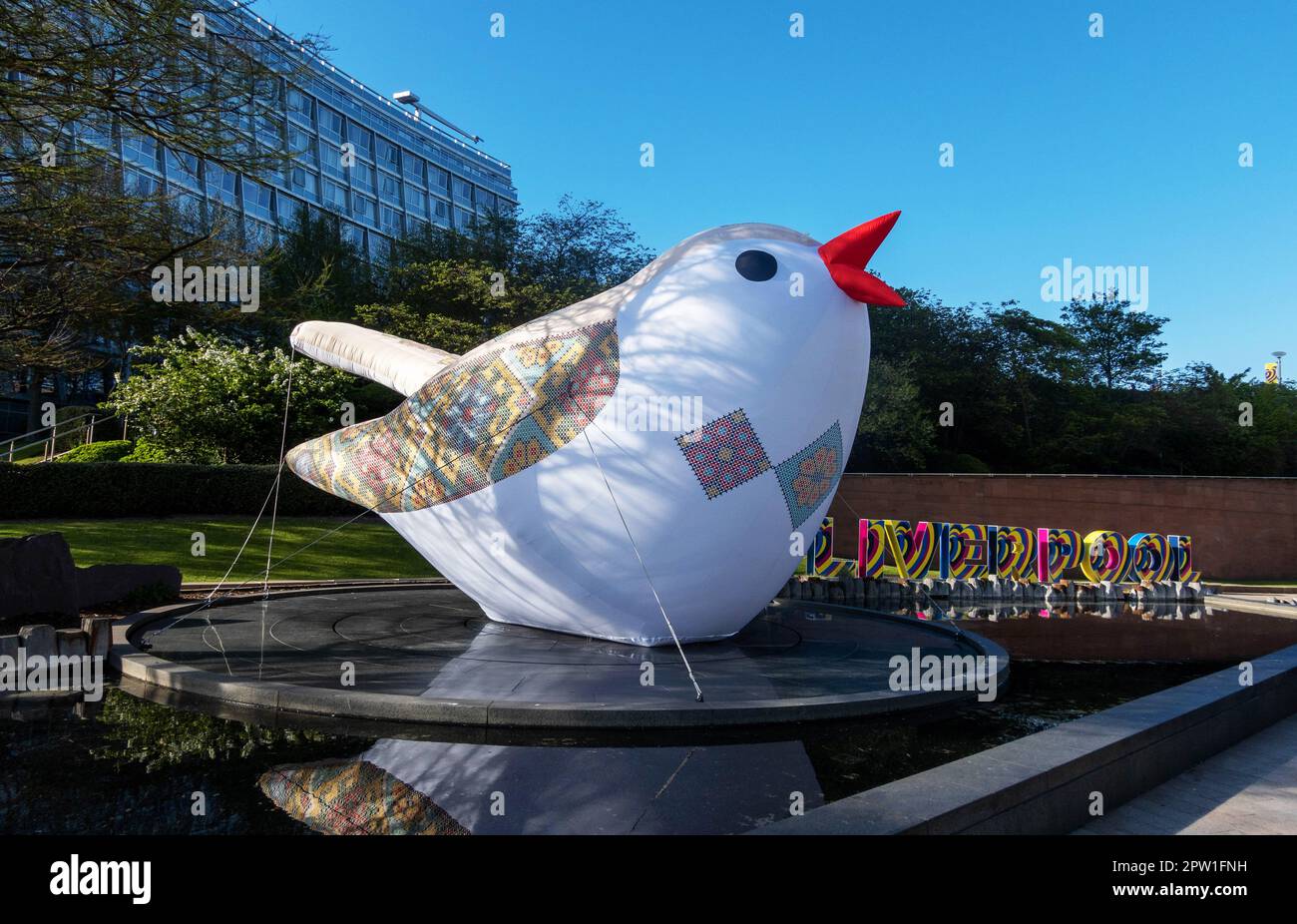 Soloveiko Songbird l'uccello nazionale dell'Ucraina per Eurovision 2023 a Liverpool Foto Stock