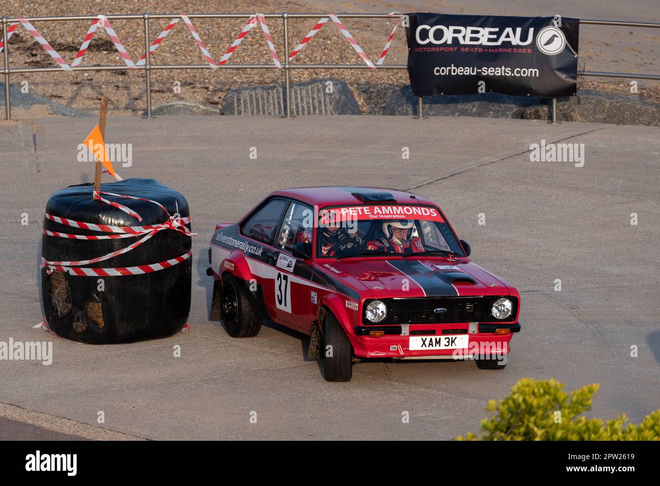 Steve Hopewell corse una Ford Escort Mk2 in gara nel Corbeau Seats rally sul lungomare di Clacton on Sea, Essex, UK. Secondo conducente Mike Smith Foto Stock