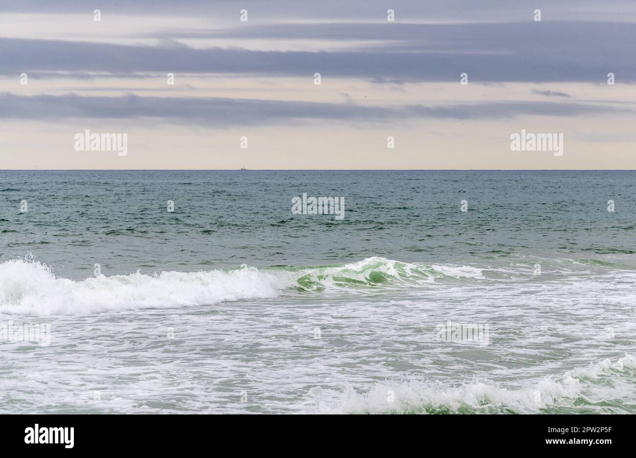 onde infrangenti su una spiaggia di amagansett Foto Stock
