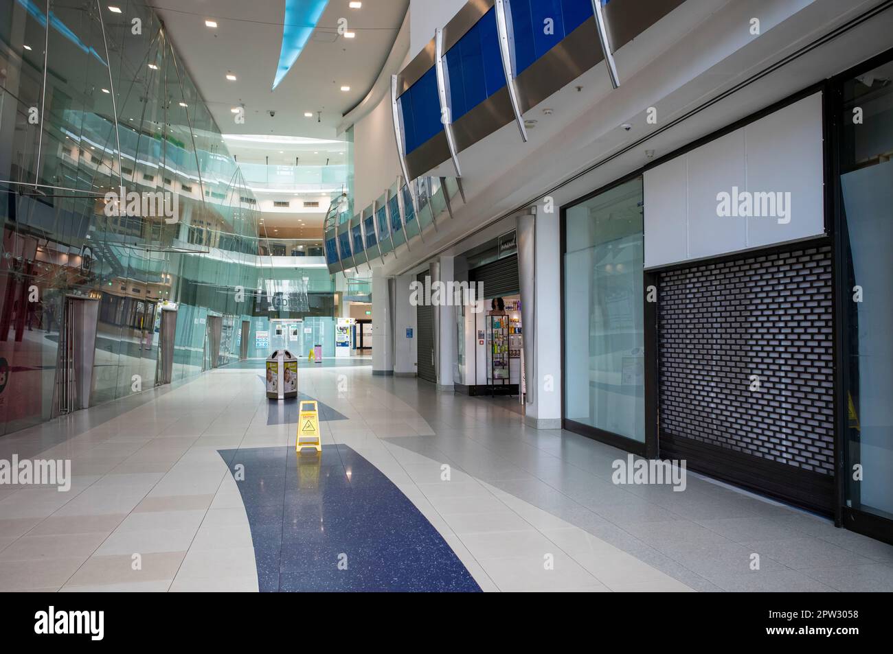 Negozi vuoti nel Capitol Shopping Centre di Cardiff, Galles, Regno Unito. Foto Stock