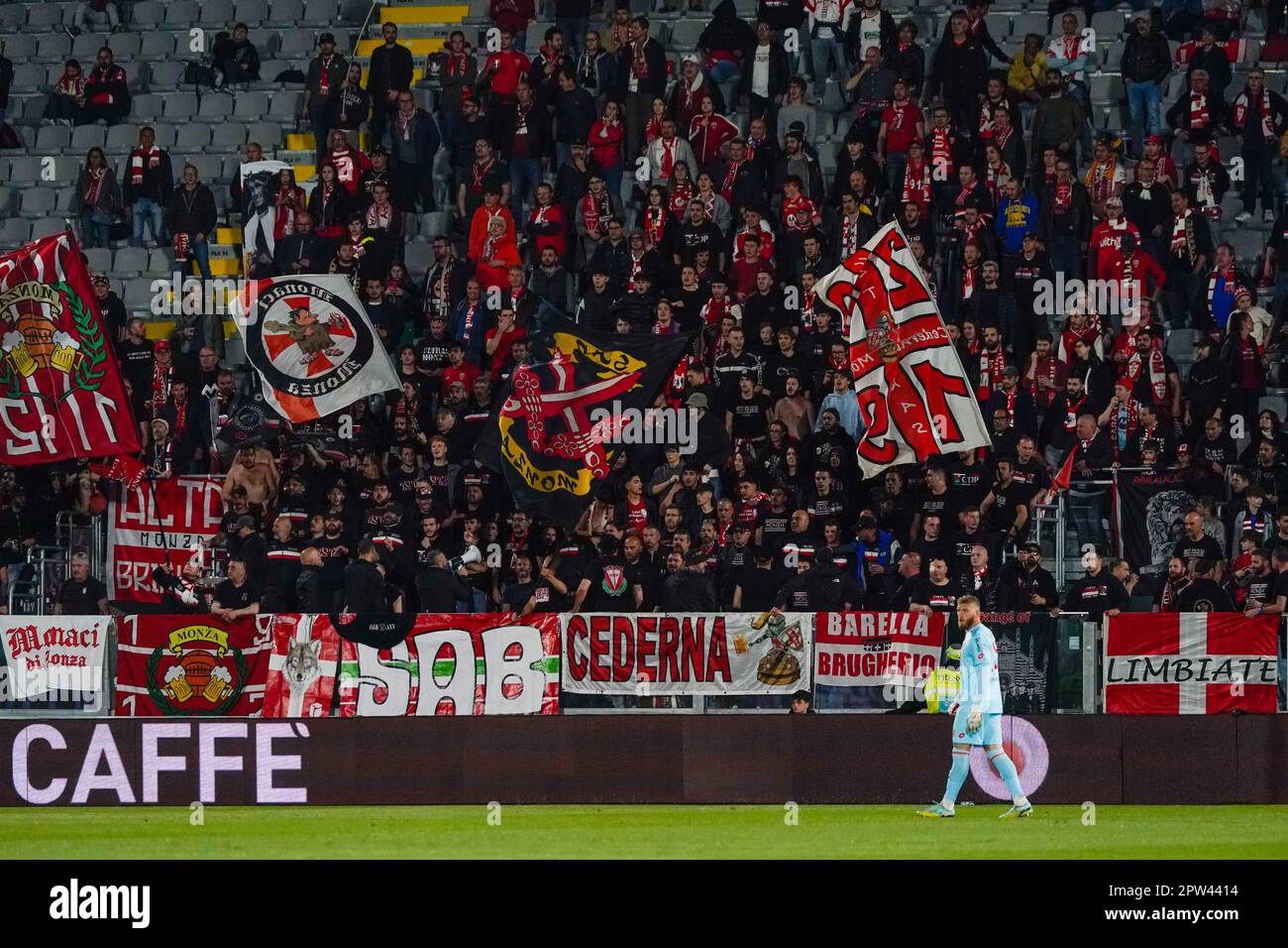 La Spezia, Italia. 28th Apr, 2023. AC Monza tifosi durante il campionato italiano Serie Una partita di calcio tra Spezia Calcio e AC Monza il 28 aprile 2023 allo stadio Alberto picco di la Spezia - Foto Alessio Morgese / e-Mage Credit: Alessio Morgese/Alamy Live News Foto Stock