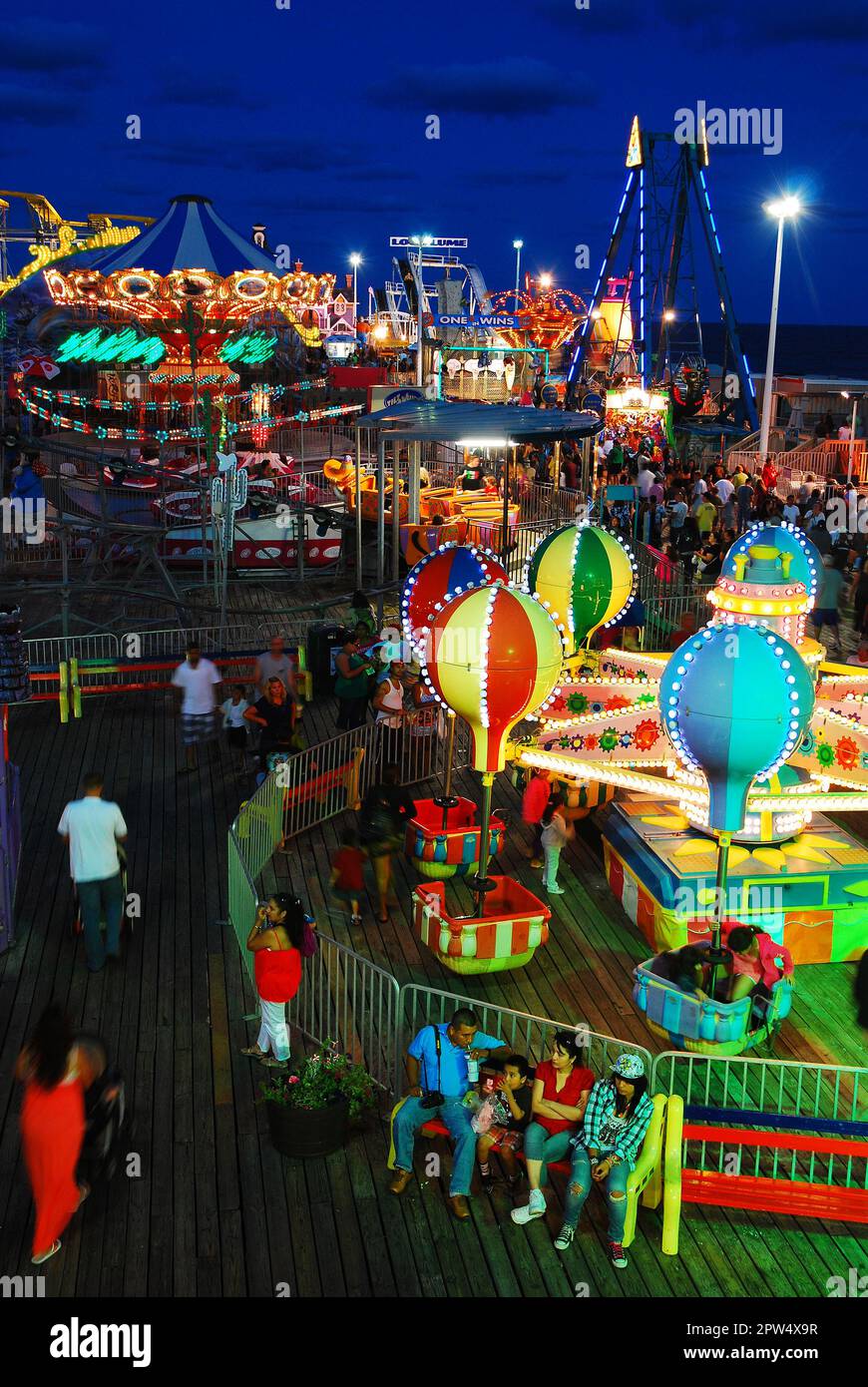 Giostre del Casino Pier a Seaside Heights sulla costa del New Jersey Foto Stock