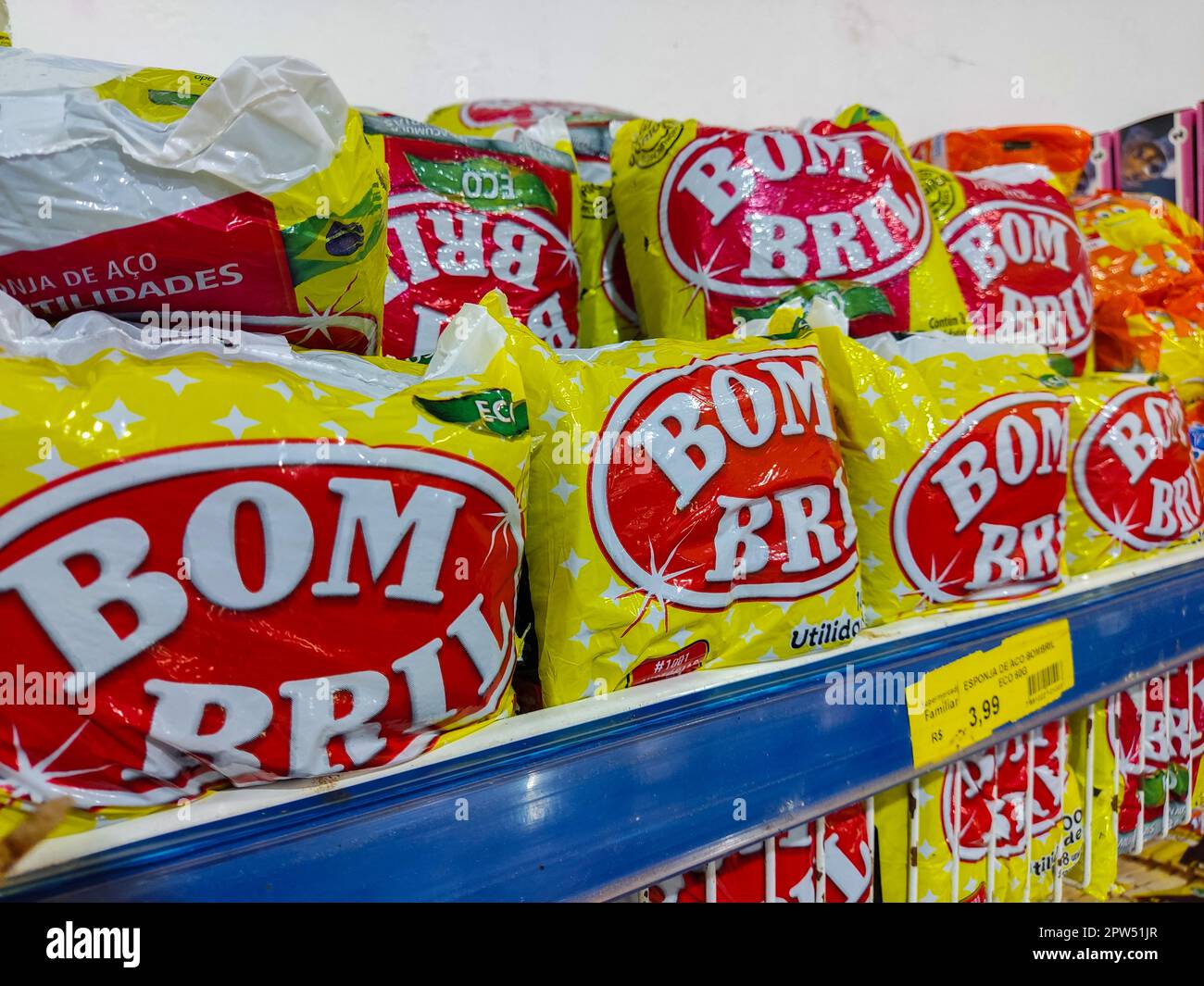 La spugna Bombrill di marca brasiliana si confeola in un supermercato. La Società si trova ad affrontare, da più di vent'anni, problemi finanziari che potrebbero comportare il rischio di fallimento. (Foto di Rafael Henrique/SOPA Images/Sipa USA) Credit: Sipa USA/Alamy Live News Foto Stock