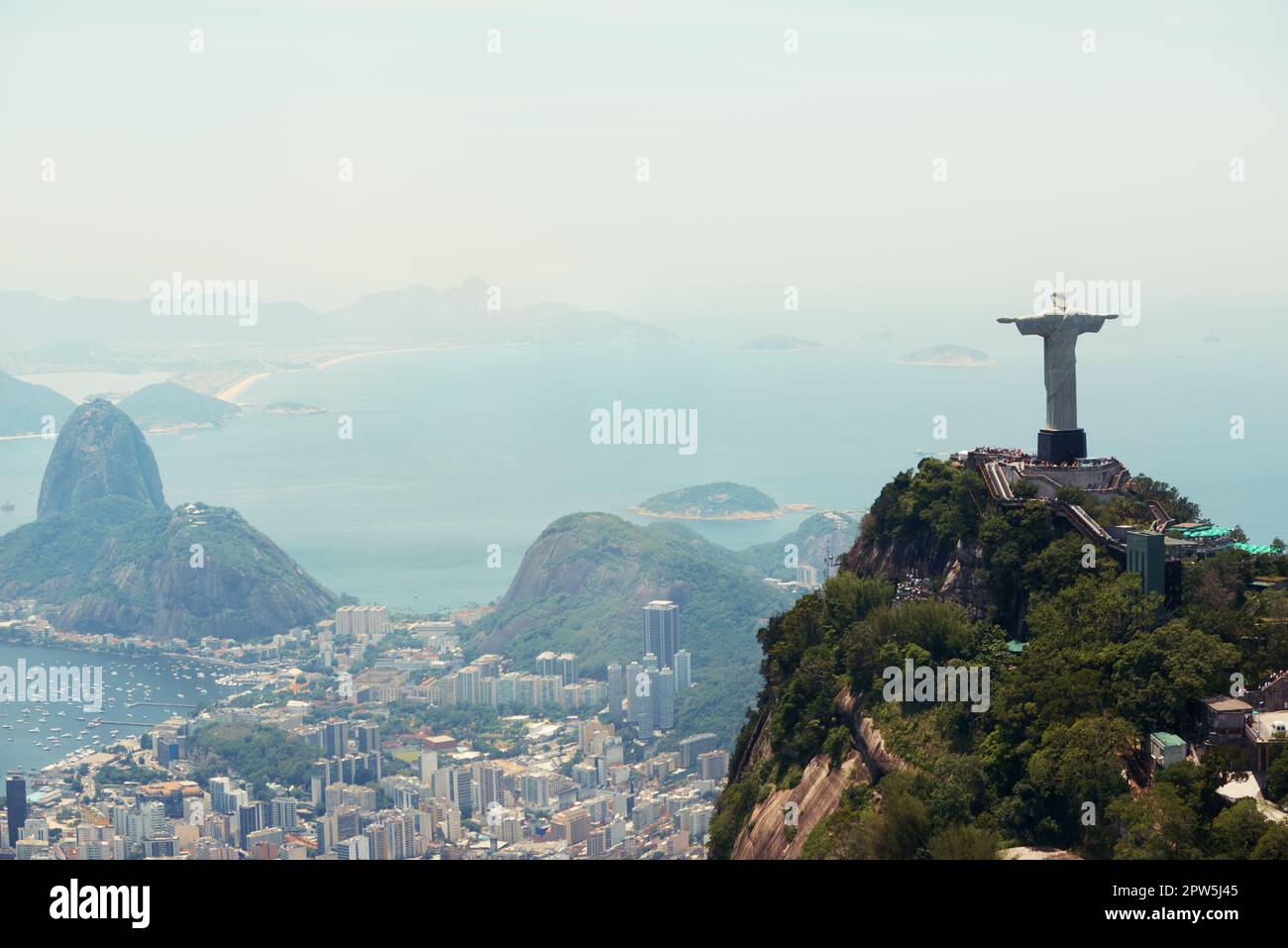 È il simbolo del cristianesimo brasiliano. Il Cristo Redentore monumento a Rio de Janeiro, Brasile Foto Stock