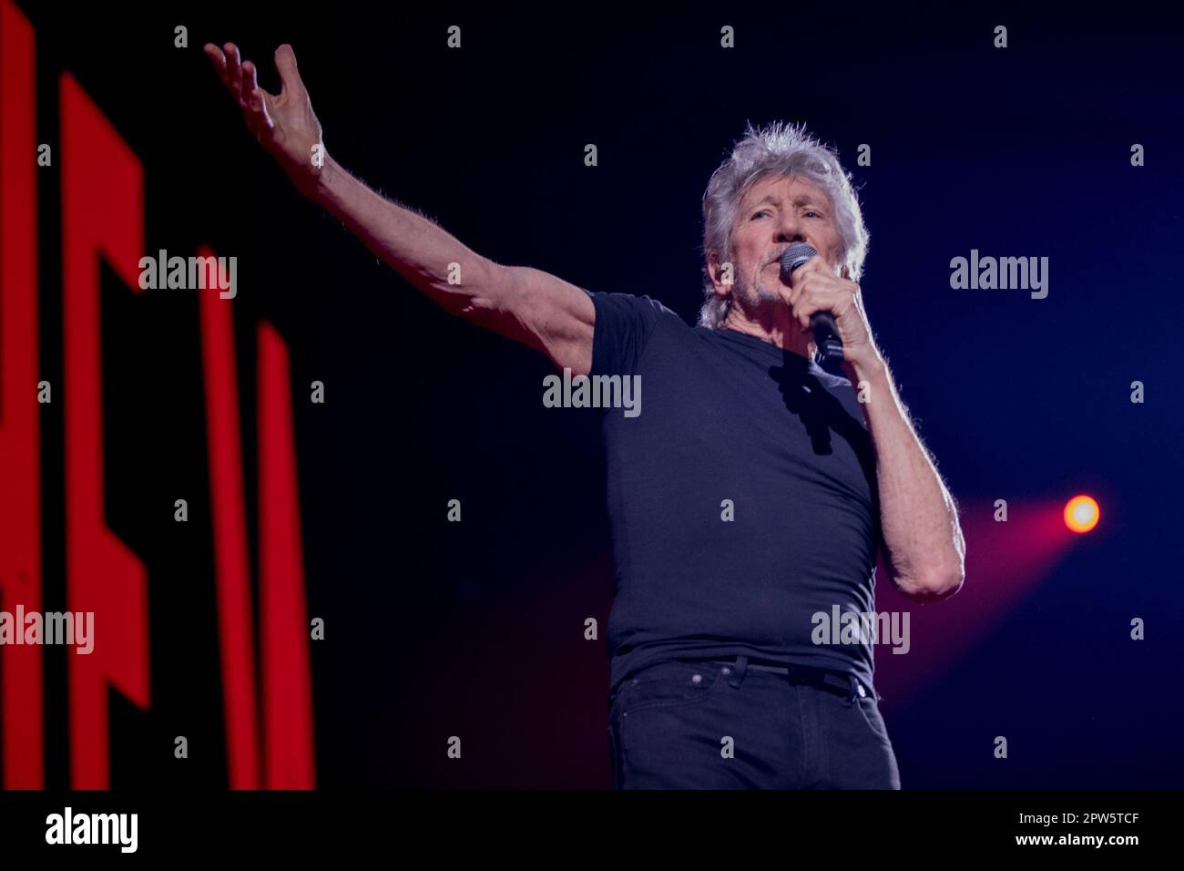 28 aprile 2023, Italia: Roger Waters vive a Bologna. (Credit Image: © Carlo Vergani/Pacific Press via ZUMA Press Wire) SOLO PER USO EDITORIALE! Non per USO commerciale! Foto Stock