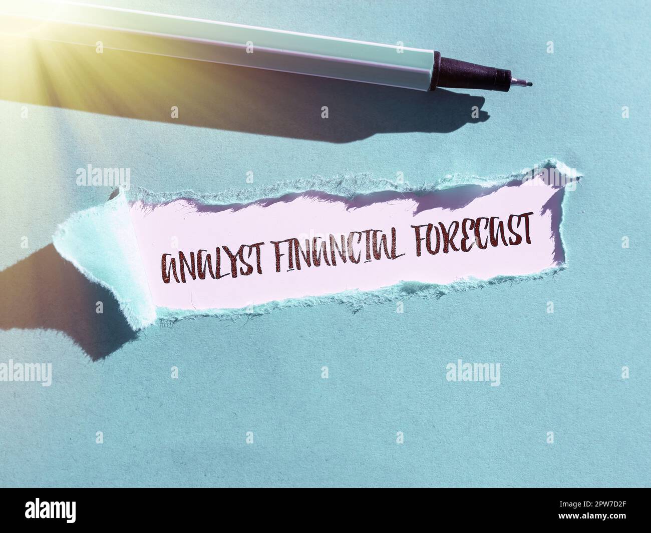 Visualizzazione concettuale Analyst Financial forecast, Word per la stima dei risultati finanziari futuri di un'azienda Foto Stock