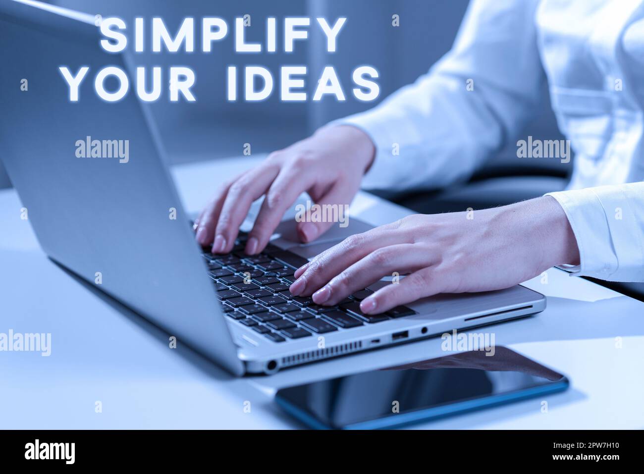 Didascalia concettuale semplifica le tue idee, Word per rendere semplice o ridurre le cose agli elementi essenziali di base Foto Stock