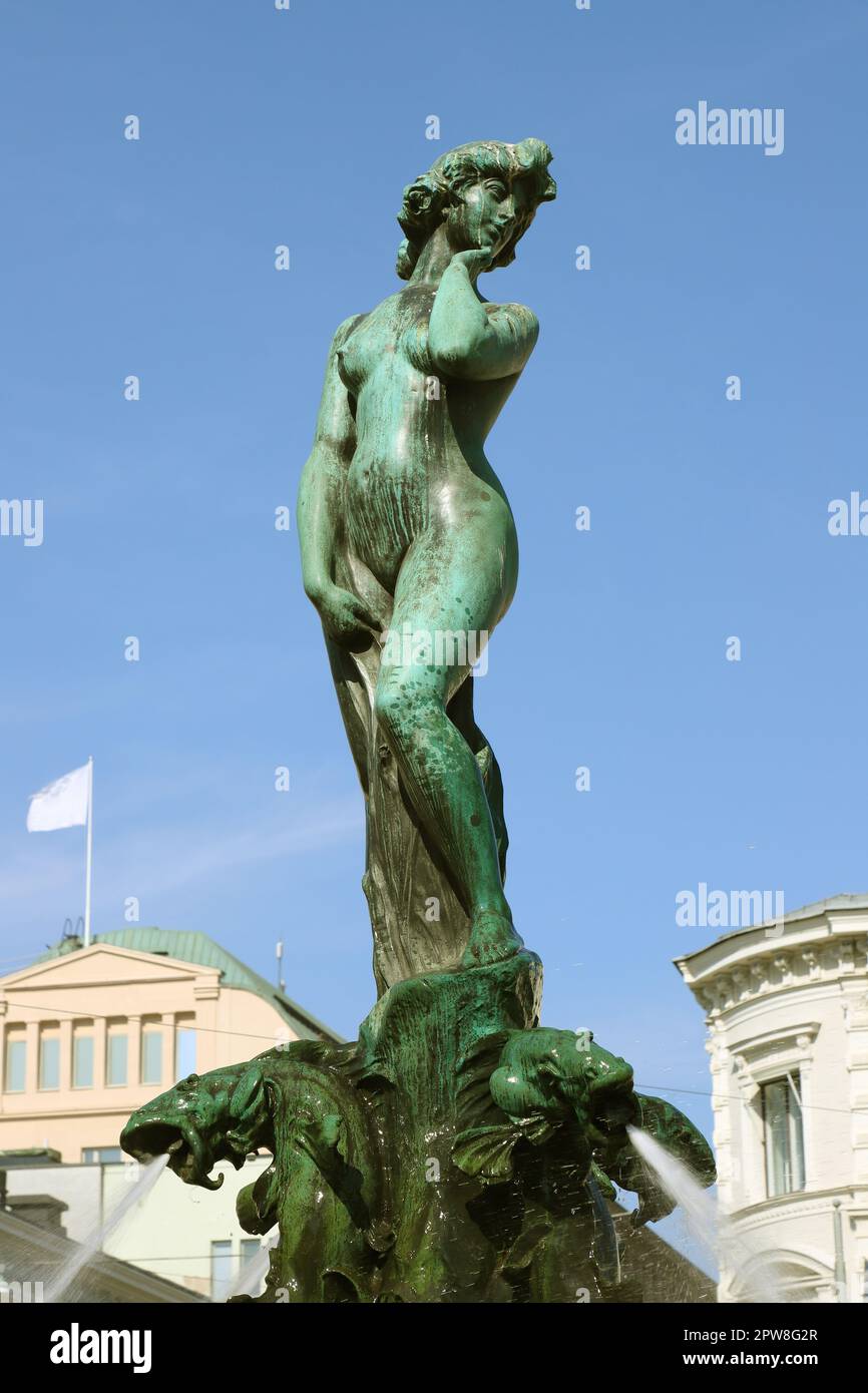Havis Amanda è una scultura e una fontana eretta nel 1908 presso la Piazza del mercato nel centro di Helsinki, Finlandia, dall'artista Ville Vallgren (1855-1940). Foto Stock