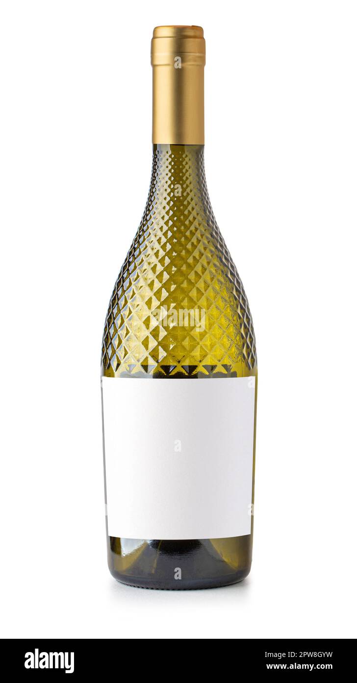 bottiglia di vino in vetro sfaccettato con etichetta pulita isolata su sfondo bianco con percorso di ritaglio Foto Stock