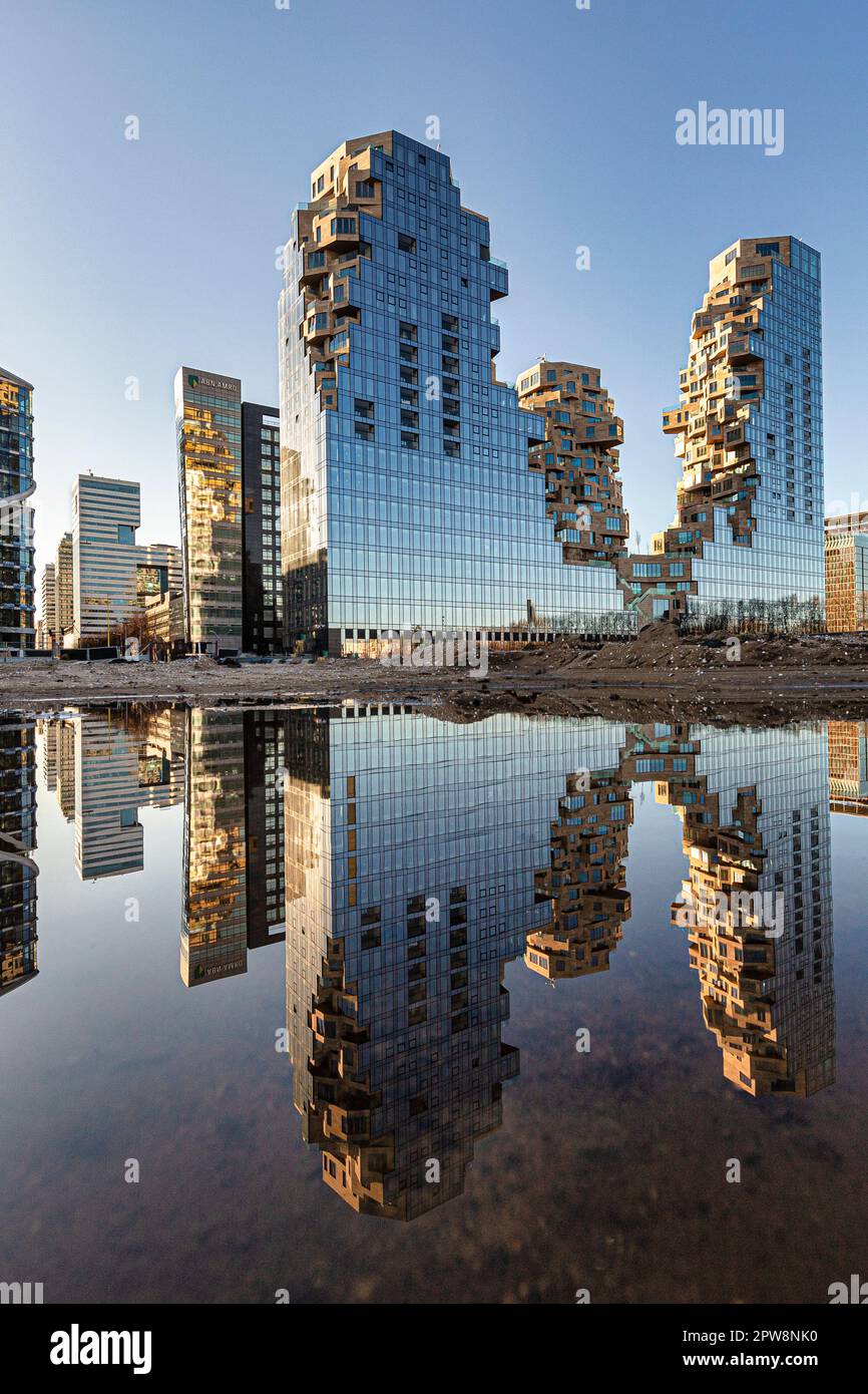 Paesi Bassi, Amsterdam, quartiere finanziario di Zuidas. L'edificio della Valle, un progetto misto che comprende appartamenti, negozi, uffici, istituzioni culturali Foto Stock