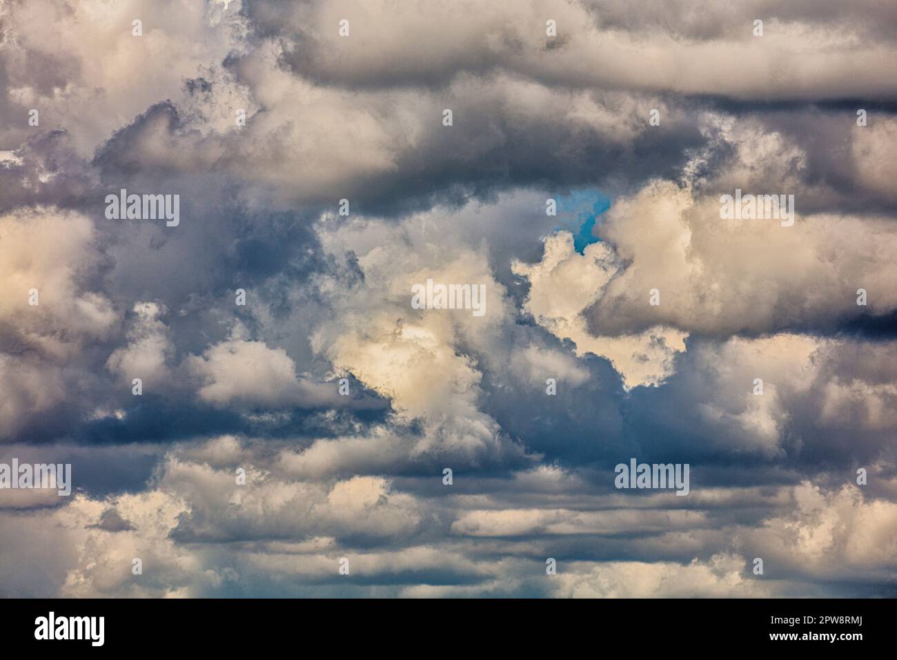 Paesi Bassi, Den Oever, nuvole. Foto Stock