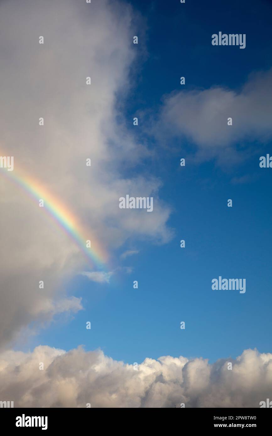 I Paesi Bassi, Õs-Graveland, nuvole. Arcobaleno. Foto Stock