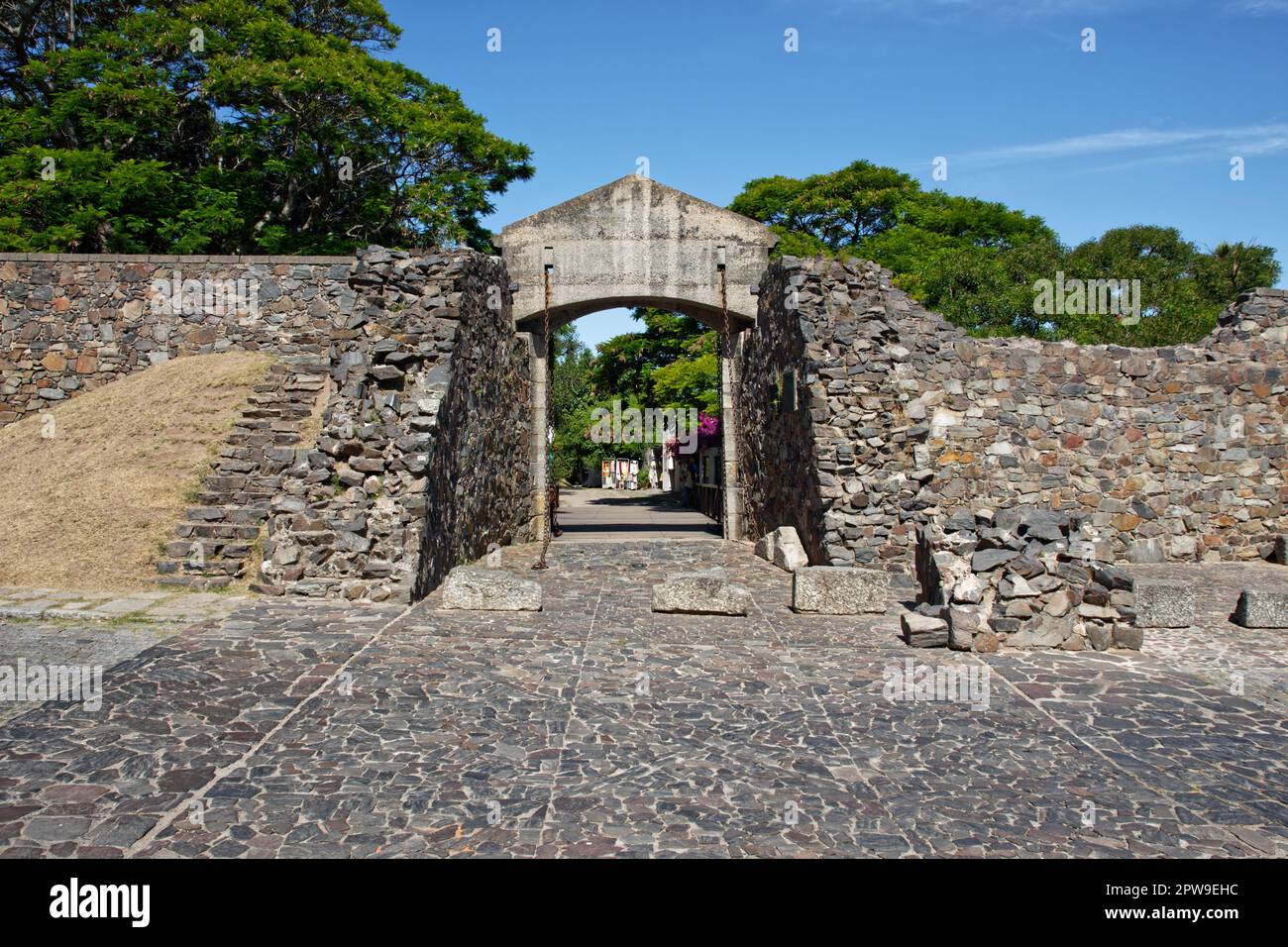 La storica porta della città di Colonia del Sacramento, Uruguay Foto Stock