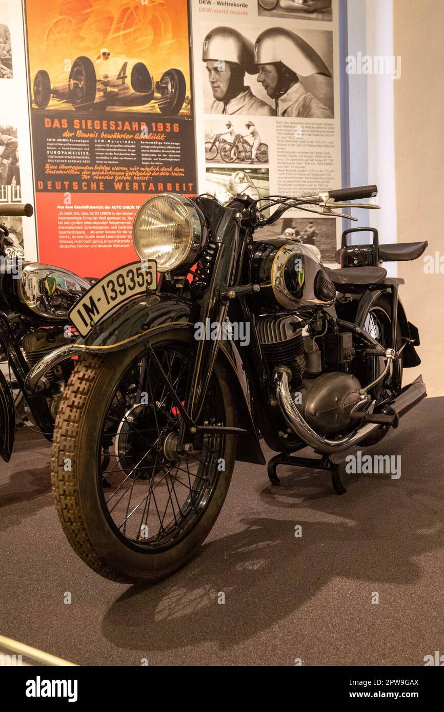 Augustusburg, Germania. 29th Apr, 2023. Il modello AUTO UNION DKW RT 125 dal 1940 nel museo del motociclo del Castello di Augustusburg. C'è anche una mostra speciale 'la moto più copiata al mondo - DKW RT 125'. Credit: Daniel Schäfer/dpa/ZB/dpa/Alamy Live News Foto Stock