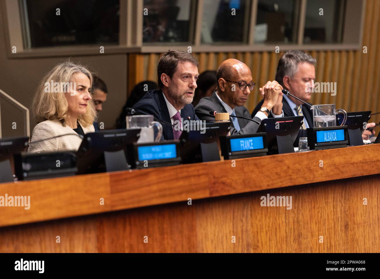 New York, New York, Stati Uniti. 28th Apr, 2023. L'ambasciatore albanese Ferit Hoxha parla durante l'incontro Arria-formula sulla questione del rapimento e della deportazione di bambini durante il conflitto di armes presso la sede dell'ONU. Secondo il Mediatore di Ukrain Dmytro Lubinets, più di 19.000 bambini sono stati forzatamente rimossi dall'Ucraina in Russia. (Credit Image: © Lev Radin/Pacific Press via ZUMA Press Wire) SOLO PER USO EDITORIALE! Non per USO commerciale! Foto Stock