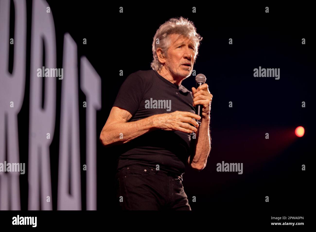 28 aprile 2023, Italia: Roger Waters vive a Bologna. (Credit Image: © Carlo Vergani/Pacific Press via ZUMA Press Wire) SOLO PER USO EDITORIALE! Non per USO commerciale! Foto Stock