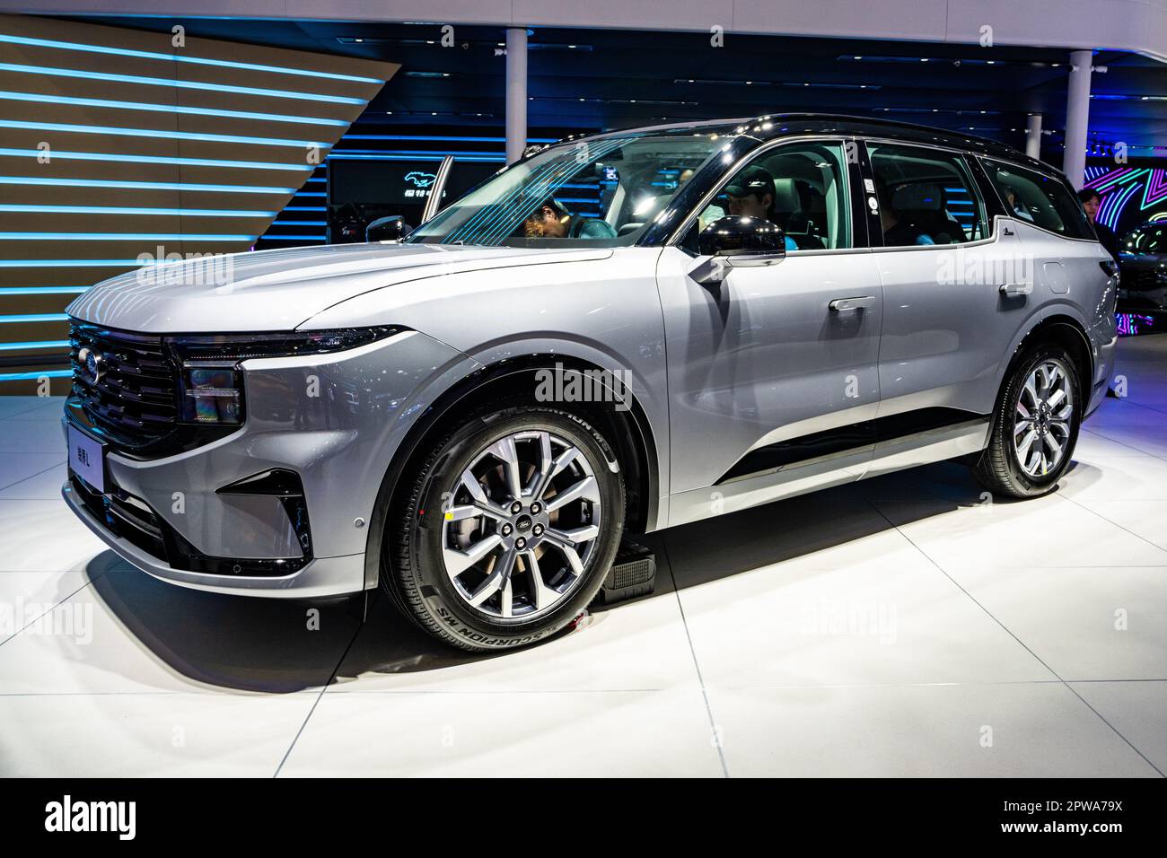 Auto SUV ibrida Ford Edge L in mostra al Salone dell'Auto di Shanghai 2023. Foto Stock