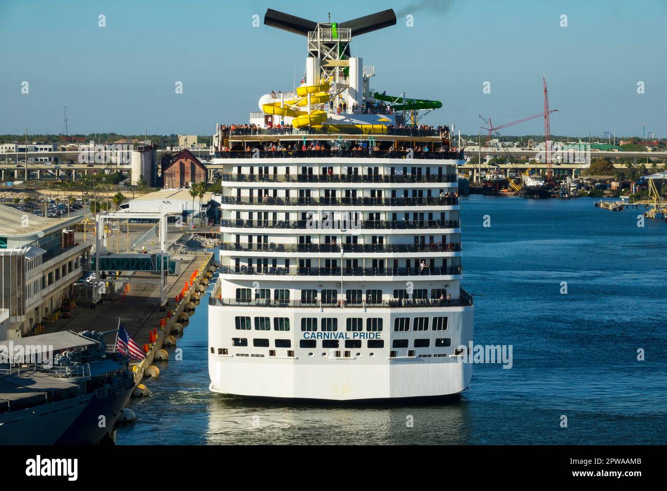Carnival Pride è una nave da crociera di classe Spirit gestita dalla Carnival Cruise Line. Costruito dai cantieri Kværner Masa nel nuovo cantiere navale di Helsinki Foto Stock