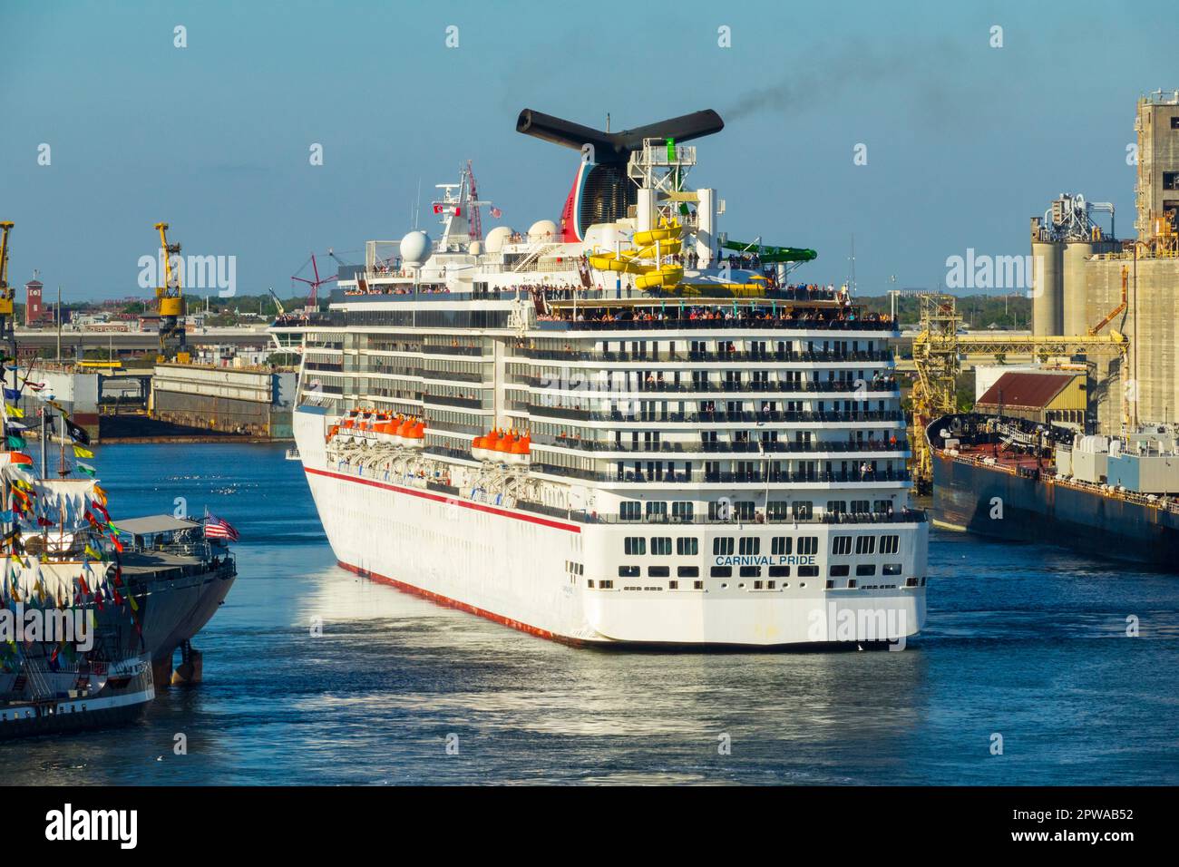 Carnival Pride è una nave da crociera di classe Spirit gestita dalla Carnival Cruise Line. Costruito dai cantieri Kværner Masa nel nuovo cantiere navale di Helsinki Foto Stock