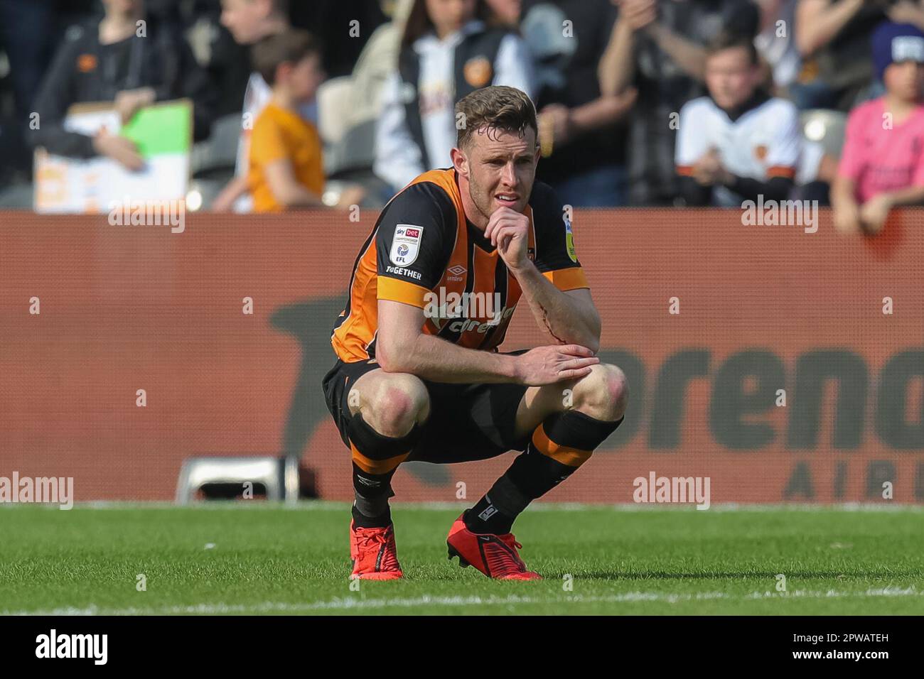 Un anziano calunziato Callum #3 di Hull City a tempo pieno dopo la partita del campionato Sky Bet Hull City vs Swansea City allo stadio MKM di Hull, Regno Unito, 29th aprile 2023 (Foto di James Heaton/News Images) Foto Stock