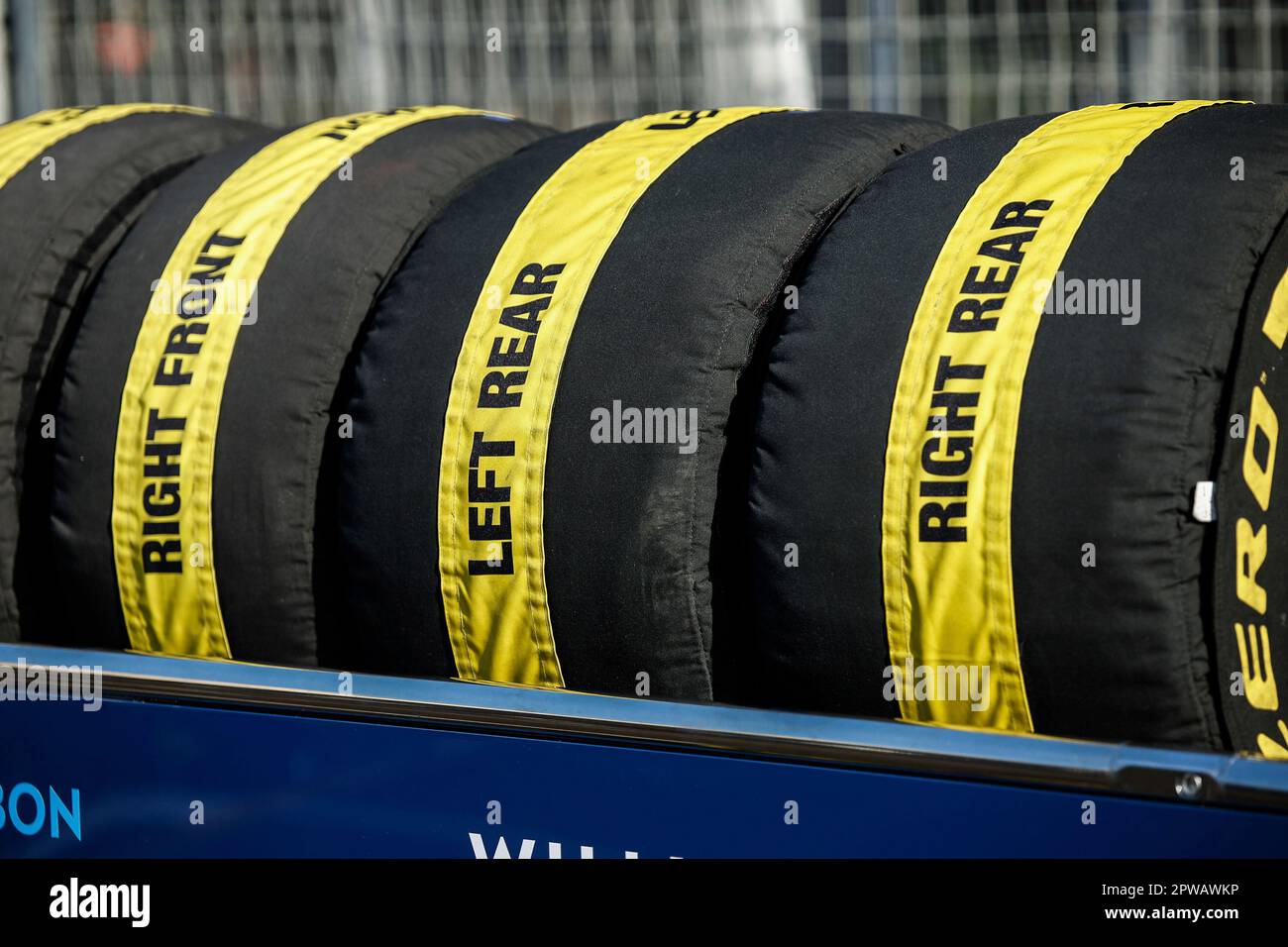 Baku, Azerbaigian. 29th Apr, 2023. Pneumatici, F1 Gran Premio di Azerbaigian al circuito della città di Baku il 29 aprile 2023 a Baku, Azerbaigian. (Foto da ALTO DUE) Credit: dpa/Alamy Live News Foto Stock