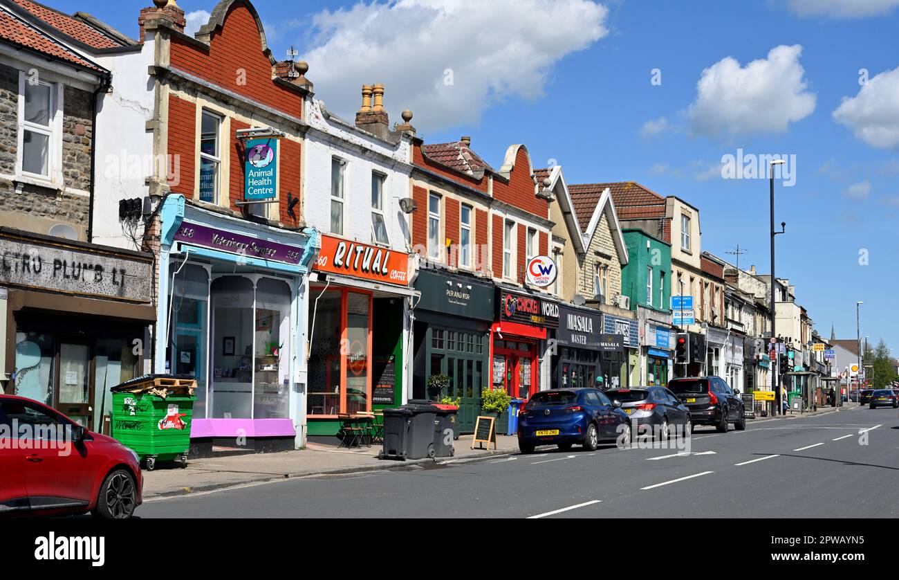 Shopping strada con piccoli negozi indipendenti, Gloucester Rd, Bristol, Regno Unito Foto Stock