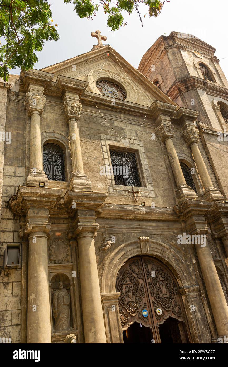 La facciata della Chiesa di San Agustin, Intramuros, Manila, Filippine Foto Stock