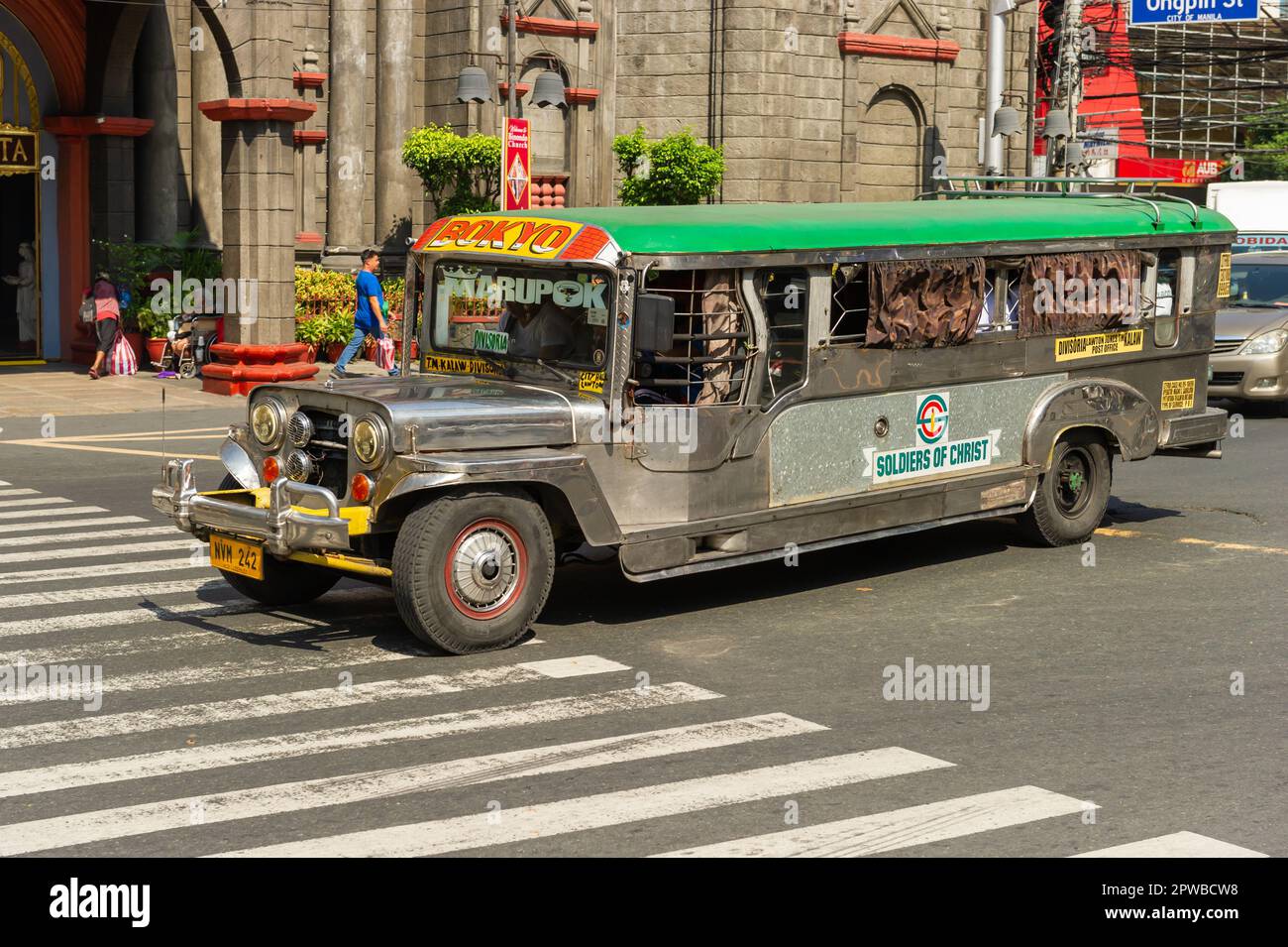 Il Jeepney, l'iconico metodo di trasporto pubblico nelle Filippine Foto Stock