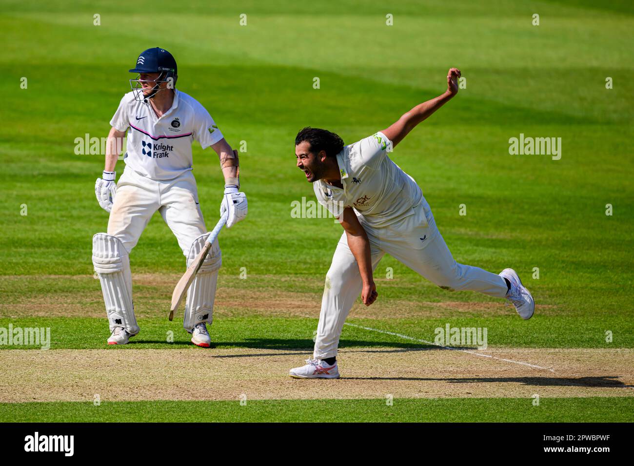 LONDRA, REGNO UNITO. 29 aprile 2023. WES Agar of Kent (a destra) bocce durante LV=Insurance County Championship Middlesex v Kent il giorno 4 al Lord's Cricket Ground sabato 29 aprile 2023 a LONDRA INGHILTERRA. Credit: Taka Wu/Alamy Live News Foto Stock