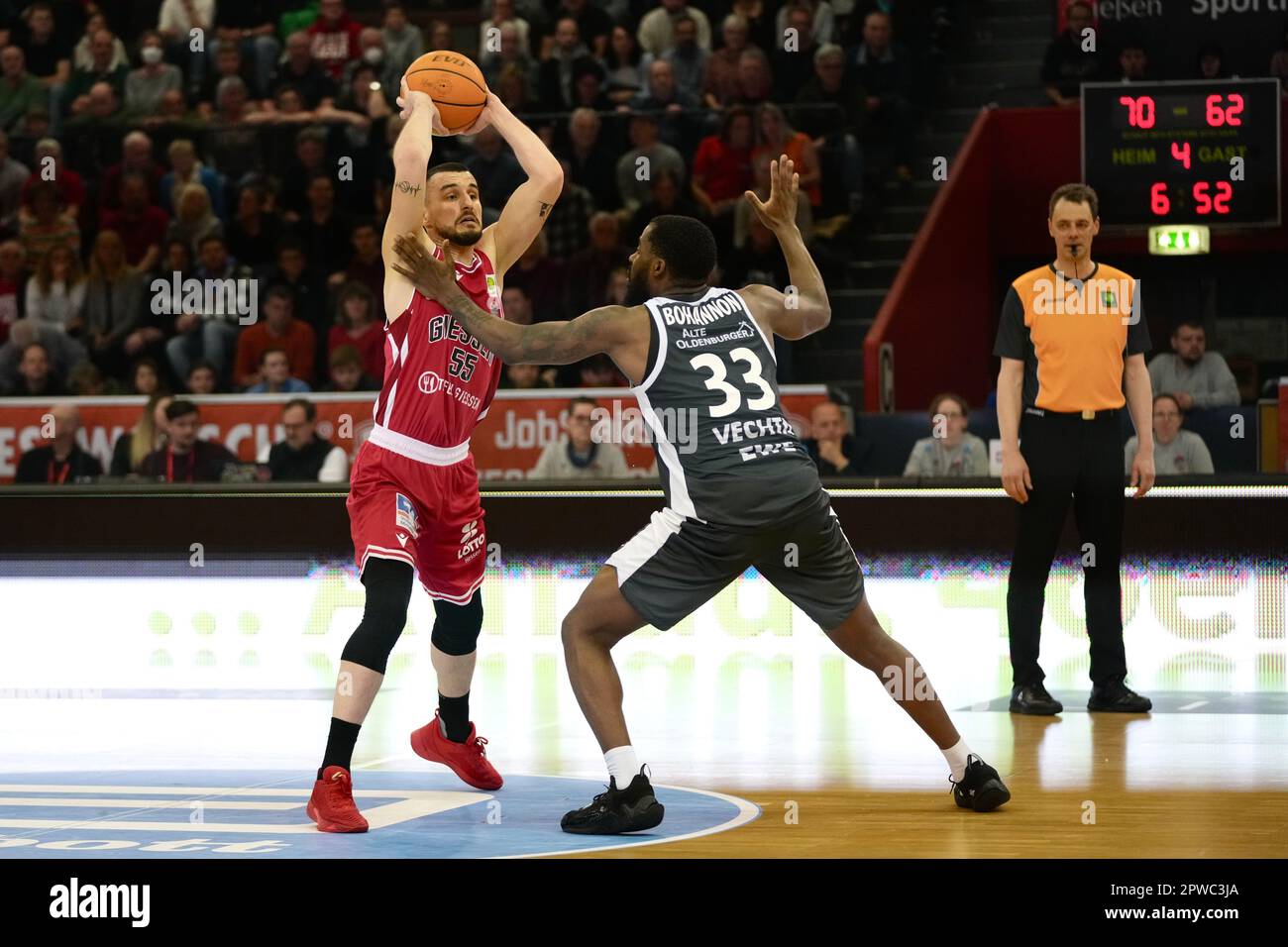 Giessen, Germania. 29th Apr, 2023. Giessen, Germania, aprile 29th 2023: Karlo Miksic (55 Giessen) durante il BARMER 2. Basketball Bundesliga Proa gioco tra Josttairs Giessen 46ers e Rasta Vechta a Sporthalle Giessen-Ost a Giessen, Germania. (Julia Kneissl/SPP) Credit: SPP Sport Press Photo. /Alamy Live News Foto Stock