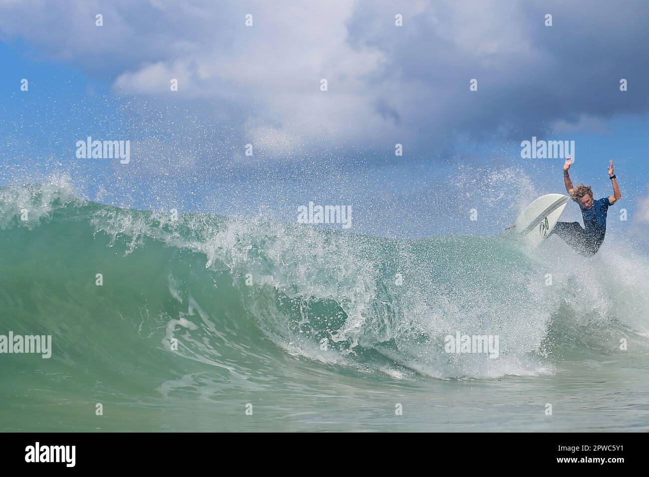 Florianopolis, Brasile, 29th Apr, 2023. Il surfista Joao Victor Scharnovski (BRA), durante una sessione di surf a Rio Tavares Beach, a Florianopolis il 29 aprile. Foto: Heuler Andrey/DiaEsportivo/Alamy Live News Foto Stock