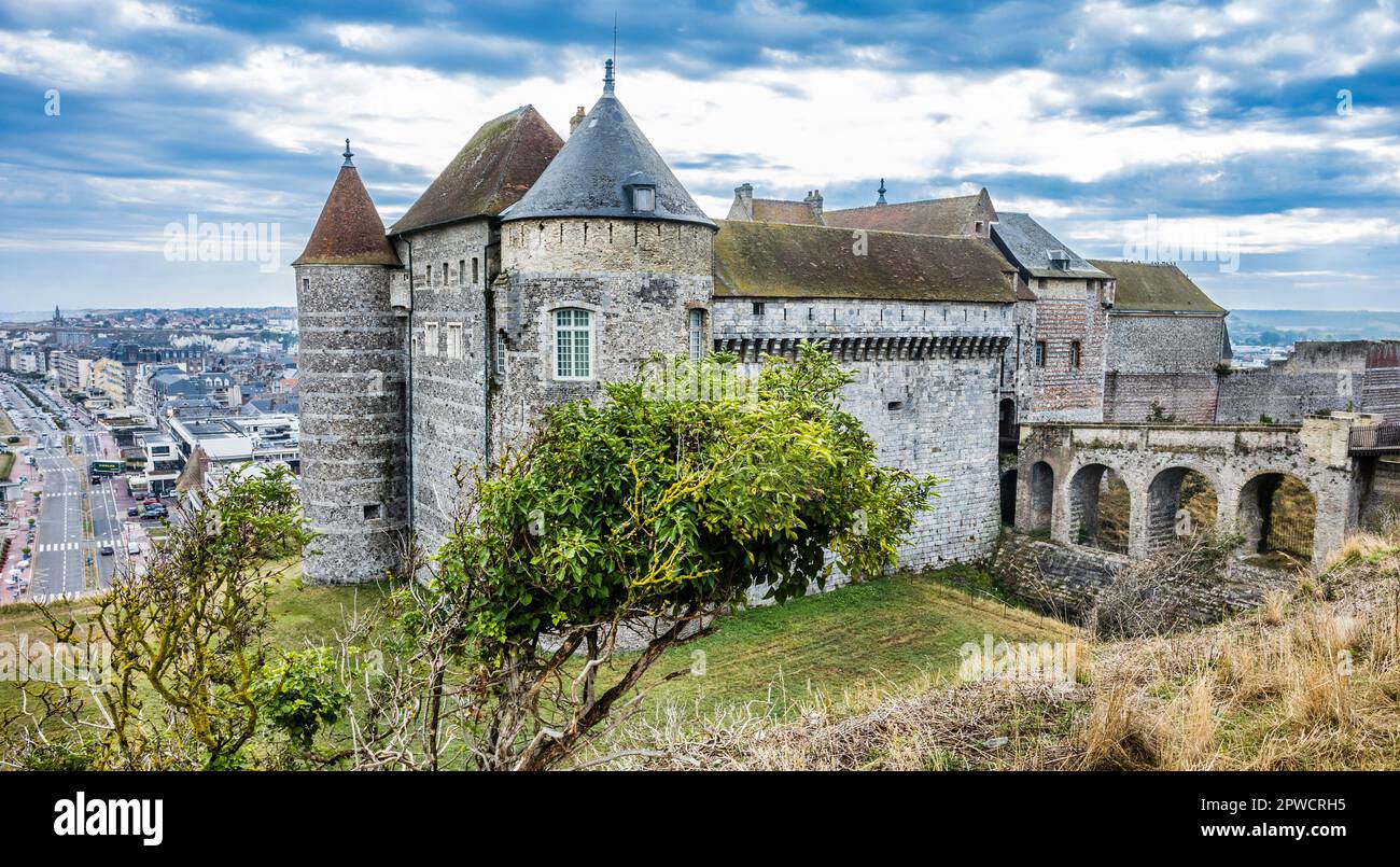 Château de Dieppe, un castello del 15th ° secolo su una collina sopra il comune costiero di Dieppe nel dipartimento della Senna Marittima nella regione Normandia di nort Foto Stock