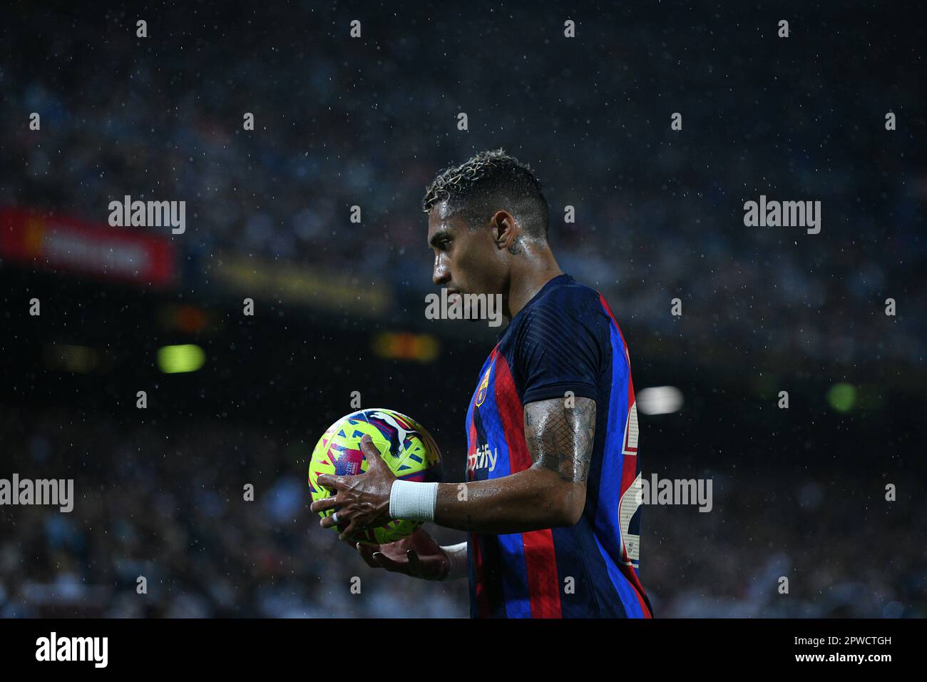 Barcellona, ESP. 29th Apr, 2023. FC BARCELONA vs REAL BETIS 29 aprile 2023 Raphina (22) del FC Barcelona durante la partita tra FC Barcelona e Real Betis corrispondente al trentadue giorno della Liga Santander a Spotify Camp Nou a Barcellona, Spagna. Credit: Rosdemora/Alamy Live News Foto Stock