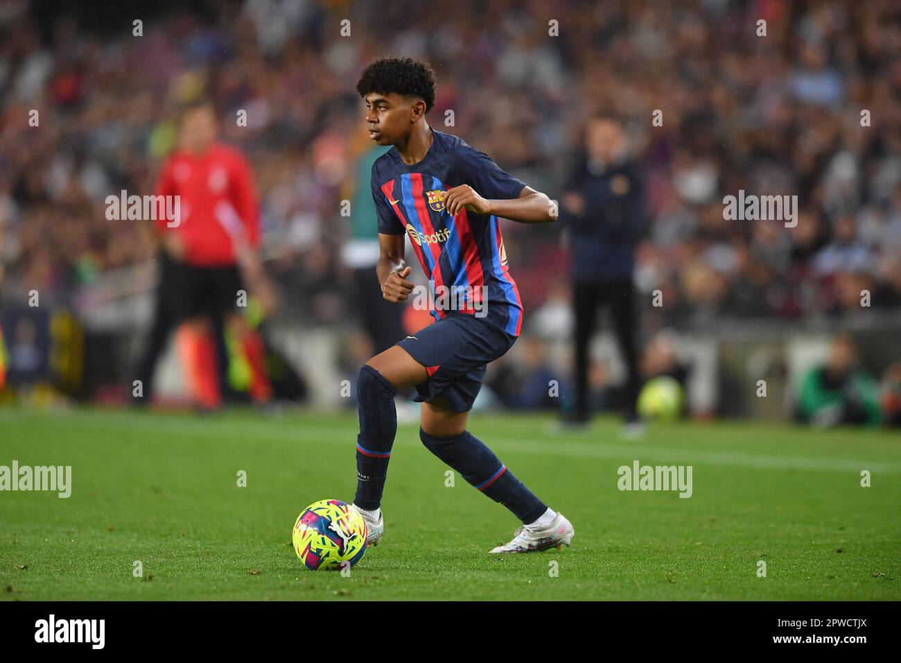 Barcellona, ESP. 29th Apr, 2023. FC BARCELONA vs REAL BETIS 29 aprile 2023 Lamine Yamal del FC Barcelona durante la partita tra FC Barcelona e Real Betis corrispondente al trentadue giorno di la Liga Santander al Camp Nou di Spotify a Barcellona, Spagna. Credit: Rosdemora/Alamy Live News Foto Stock