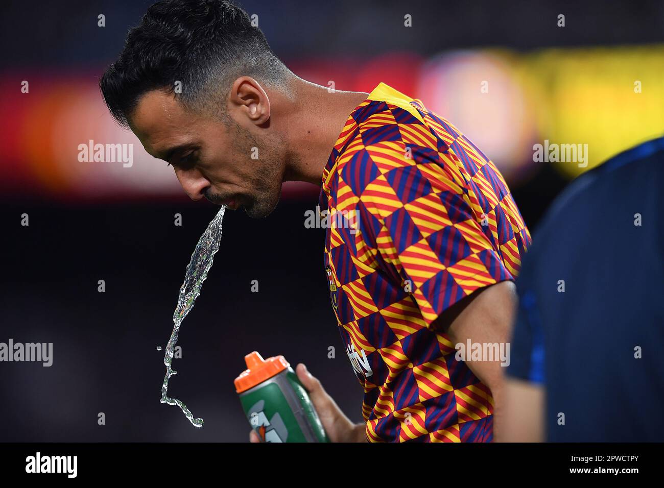 Barcellona, ESP. 29th Apr, 2023. FC BARCELLONA vs REAL BETIS 29 aprile 2023 Sergio Busquets (5) del FC Barcelona prima della partita tra FC Barcelona e Real Betis corrispondente al trentadue giorno della Liga Santander al Camp Nou di Spotify a Barcellona, Spagna. Credit: Rosdemora/Alamy Live News Foto Stock