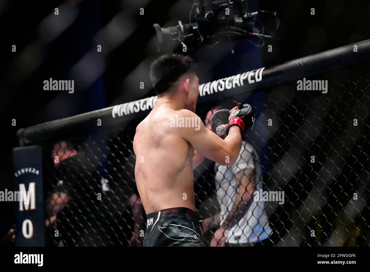 LAS VEGAS, NV - 29 aprile: Canzone Yadong in un Bantamweight bout a UFC Apex for UFC Fight Night - canzone contro Simon il 29 aprile 2023 a Las Vegas, NV, Stati Uniti. (Foto di Louis Grasse/PxImages) Foto Stock