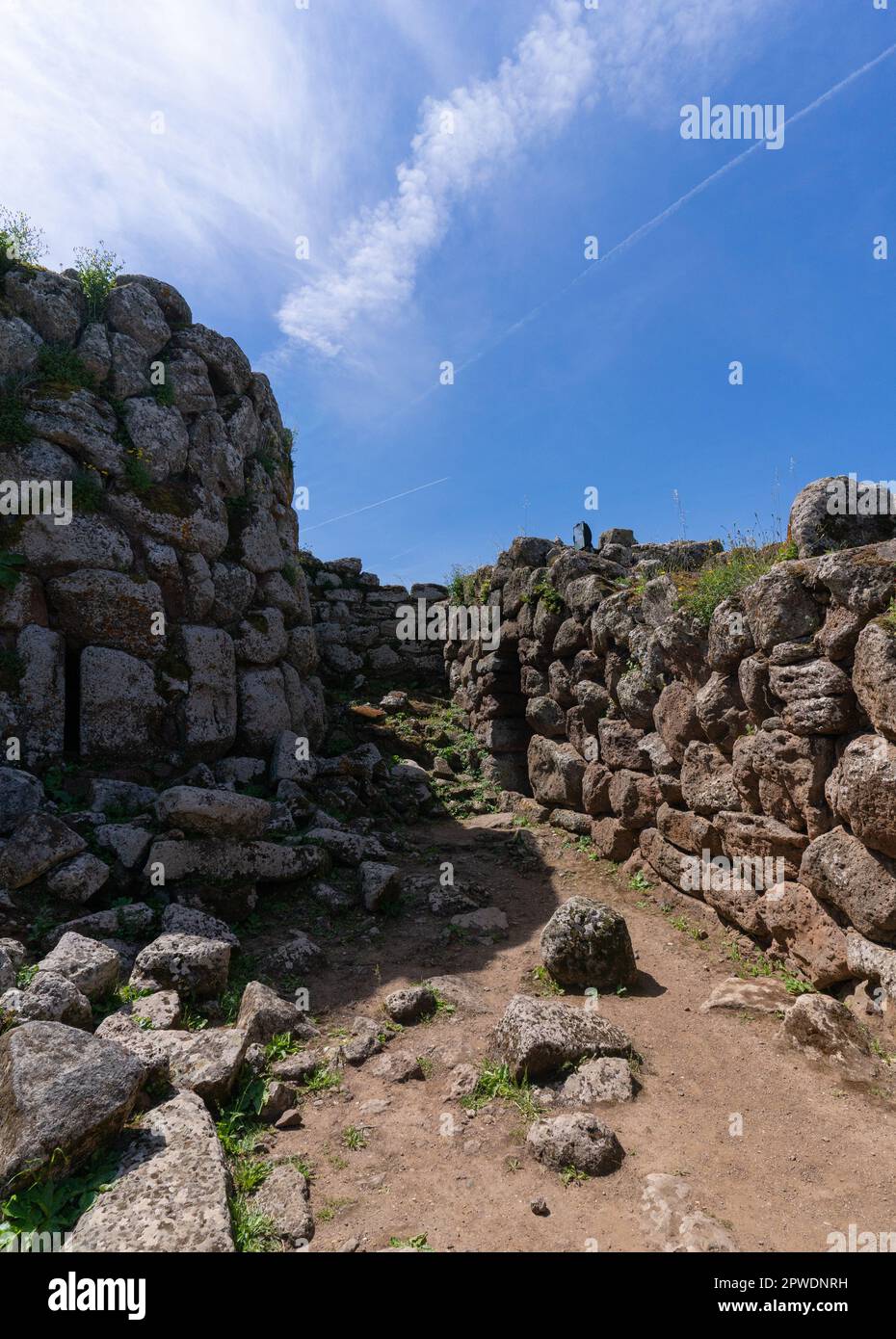 Nuraghe Arrubiù , il monumento nuragico Rosso Gigante con 5 torri nel comune di Orroli nel centro della Sardegna Foto Stock