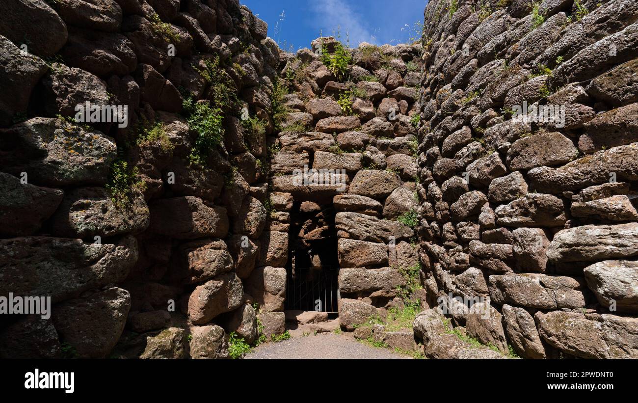 Nuraghe Arrubiù , il monumento nuragico Rosso Gigante con 5 torri nel comune di Orroli nel centro della Sardegna Foto Stock