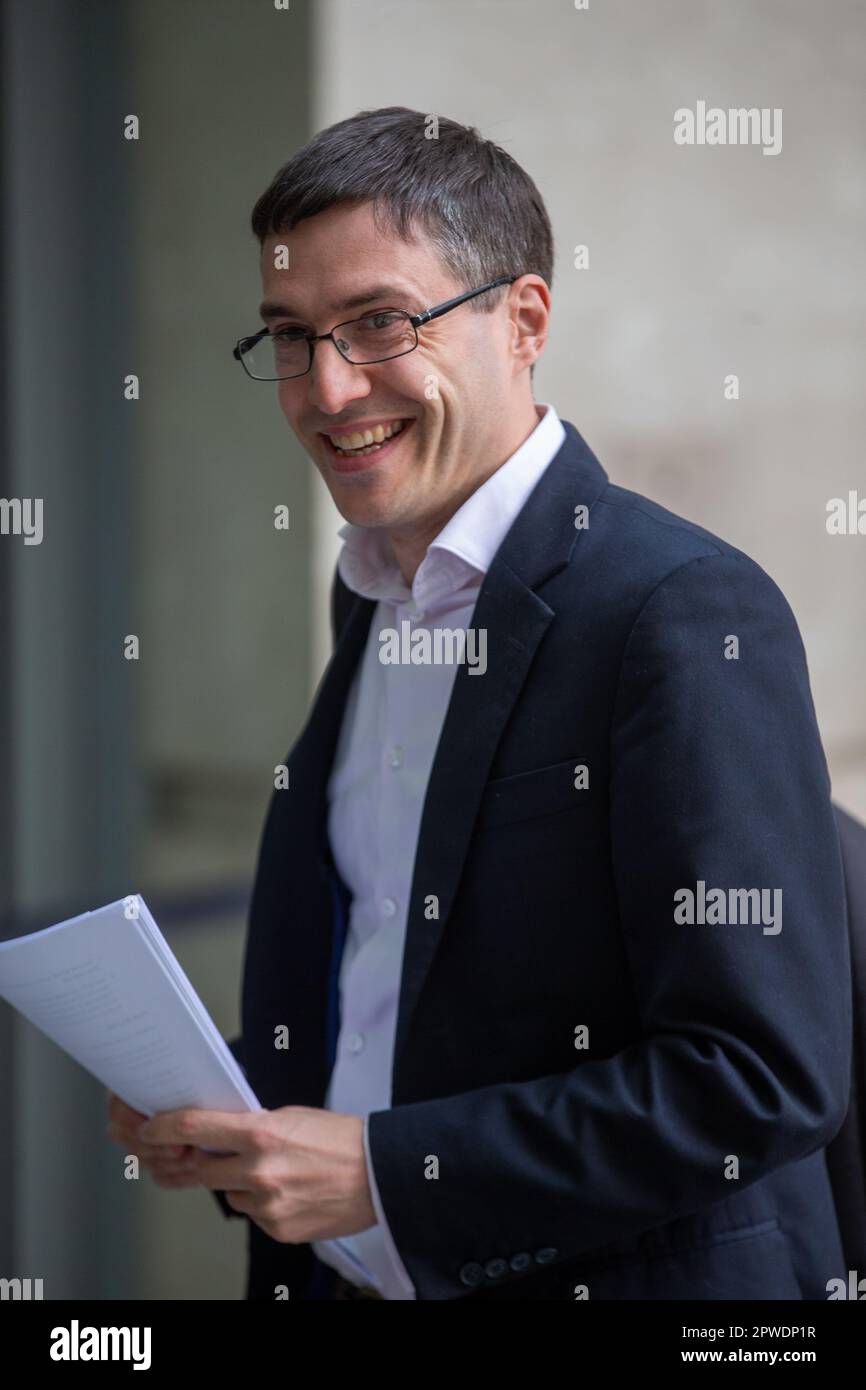 Londra, Inghilterra, Regno Unito. 30th Apr, 2023. Il co-leader del Green Party ADRIAN RAMSAY è visto fuori dalla BBC come appare domenica con Laura Kuenssberg show. (Credit Image: © Tayfun Salci/ZUMA Press Wire) SOLO PER USO EDITORIALE! Non per USO commerciale! Credit: ZUMA Press, Inc./Alamy Live News Foto Stock