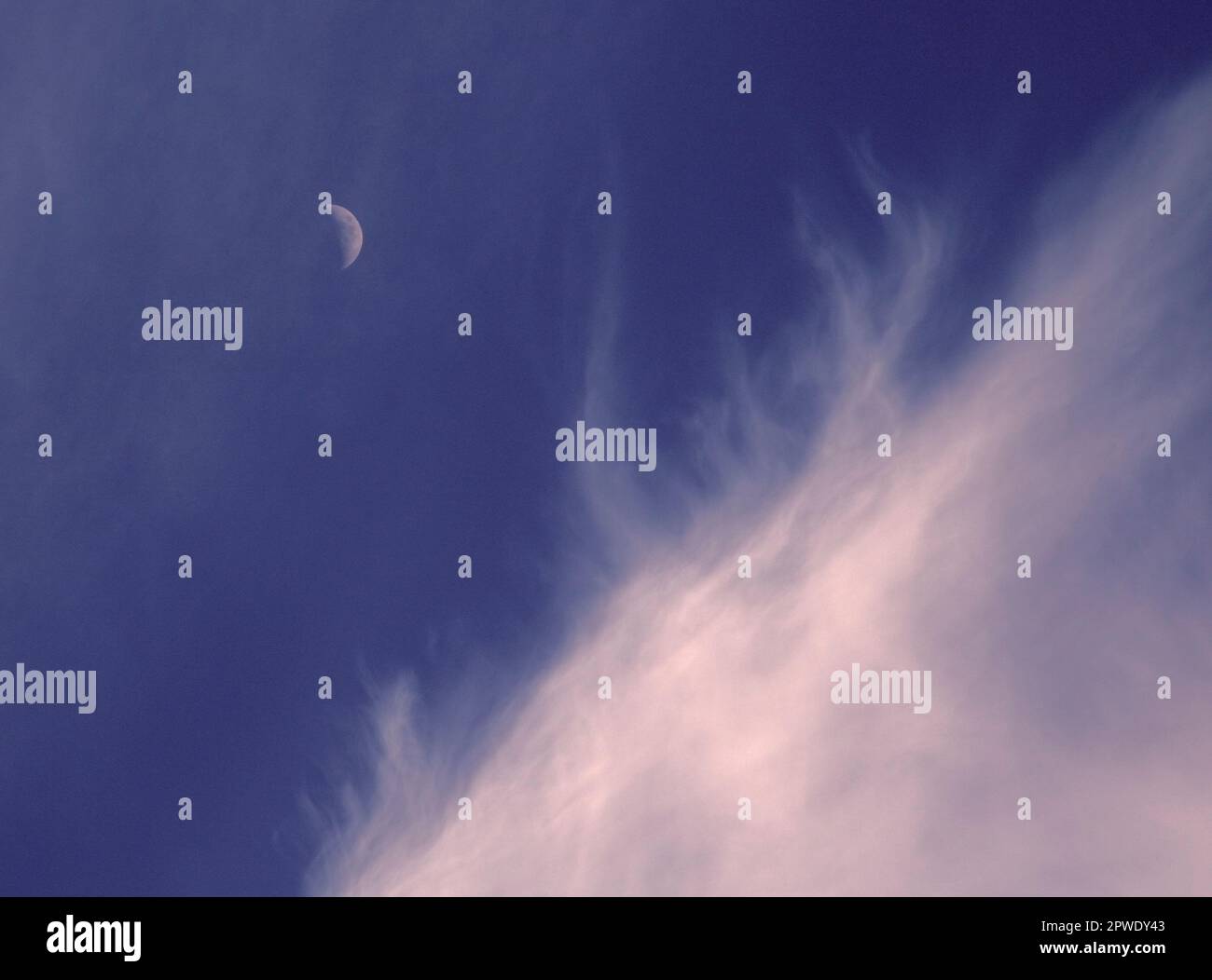 Formazioni di nuvole sulla pianura del Cheshire, Galles Foto Stock