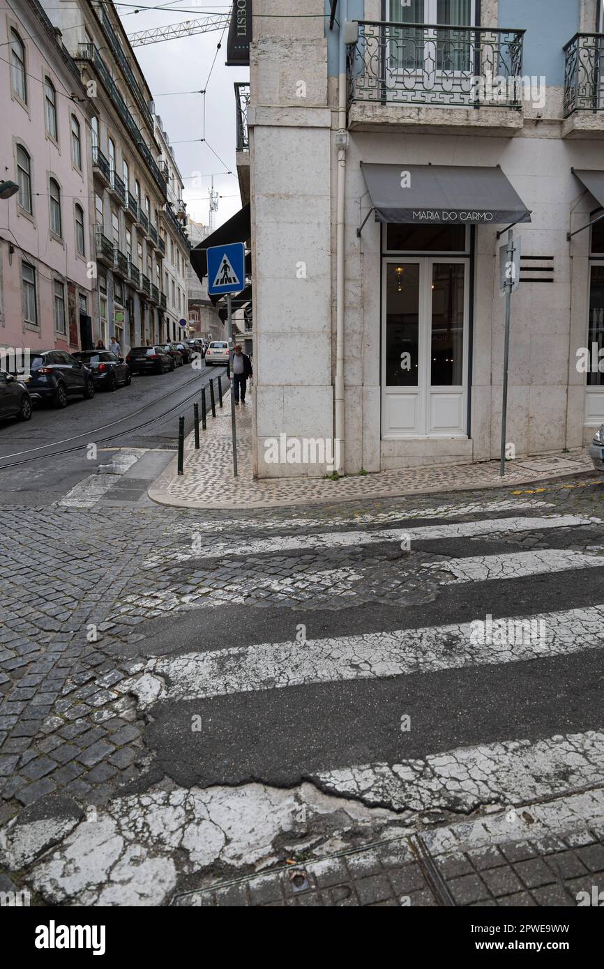 Un angolo di strada a Lisbona, Portogallo Foto Stock