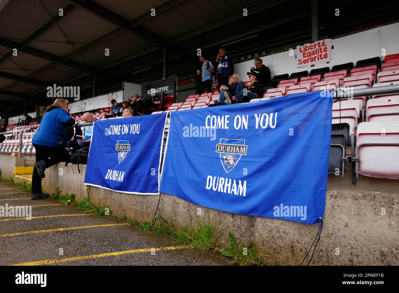 Lewes, Regno Unito. 30th Apr, 2023. Lewes, Inghilterra, 30th 2023 aprile: Dettaglio delle bandiere Durham prima durante la partita di football della fa Womens Championship tra Lewes e Durham al Dripping Pan di Lewes, Inghilterra. (James Whitehead/SPP) Credit: SPP Sport Press Photo. /Alamy Live News Foto Stock