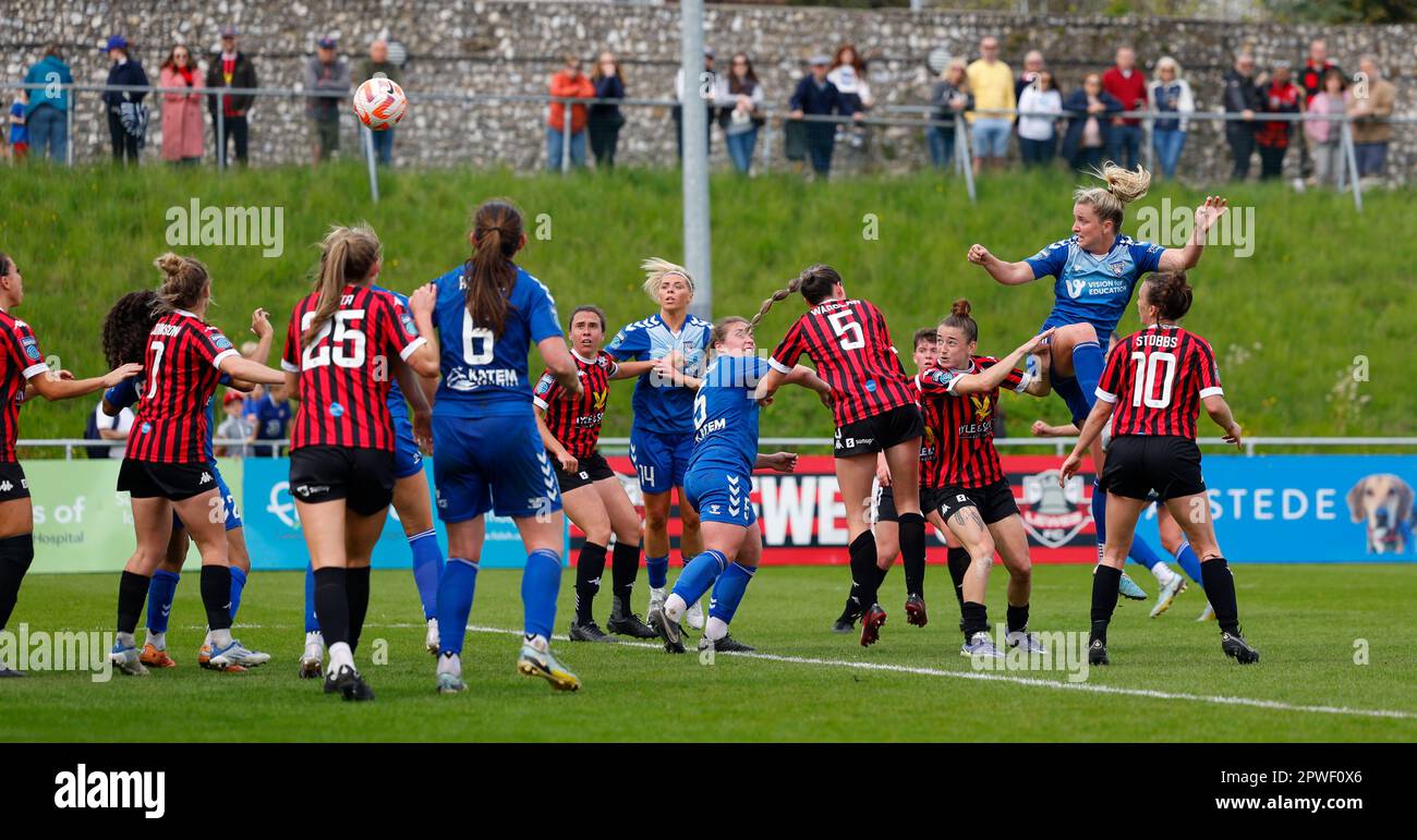 Lewes, Regno Unito. 30th Apr, 2023. Lewes, Inghilterra, 30th 2023 aprile: Dee Bradley (15 Durham) segna il secondo goal della sua squadra durante la partita di football della fa Womens Championship tra Lewes e Durham al Dripping Pan di Lewes, Inghilterra. (James Whitehead/SPP) Credit: SPP Sport Press Photo. /Alamy Live News Foto Stock