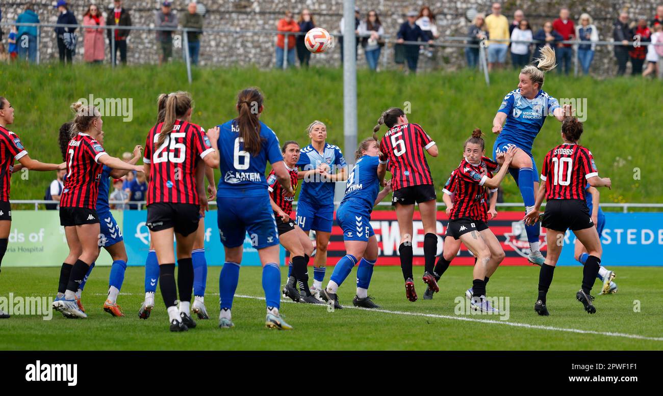 Lewes, Regno Unito. 30th Apr, 2023. Lewes, Inghilterra, 30th 2023 aprile: Dee Bradley (15 Durham) segna il secondo goal della sua squadra durante la partita di football della fa Womens Championship tra Lewes e Durham al Dripping Pan di Lewes, Inghilterra. (James Whitehead/SPP) Credit: SPP Sport Press Photo. /Alamy Live News Foto Stock