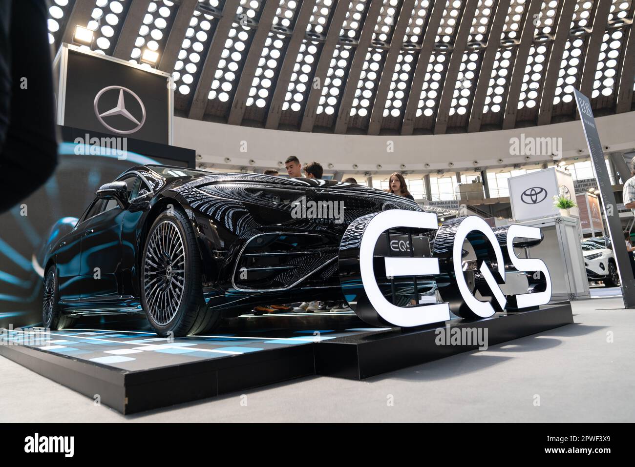 Belgrado, Serbia - 12 maggio 2022: Auto elettrica Mercedes-Benz EQS al salone BG Foto Stock